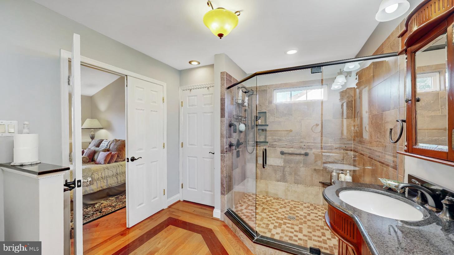 THE LEGENDS - Residential