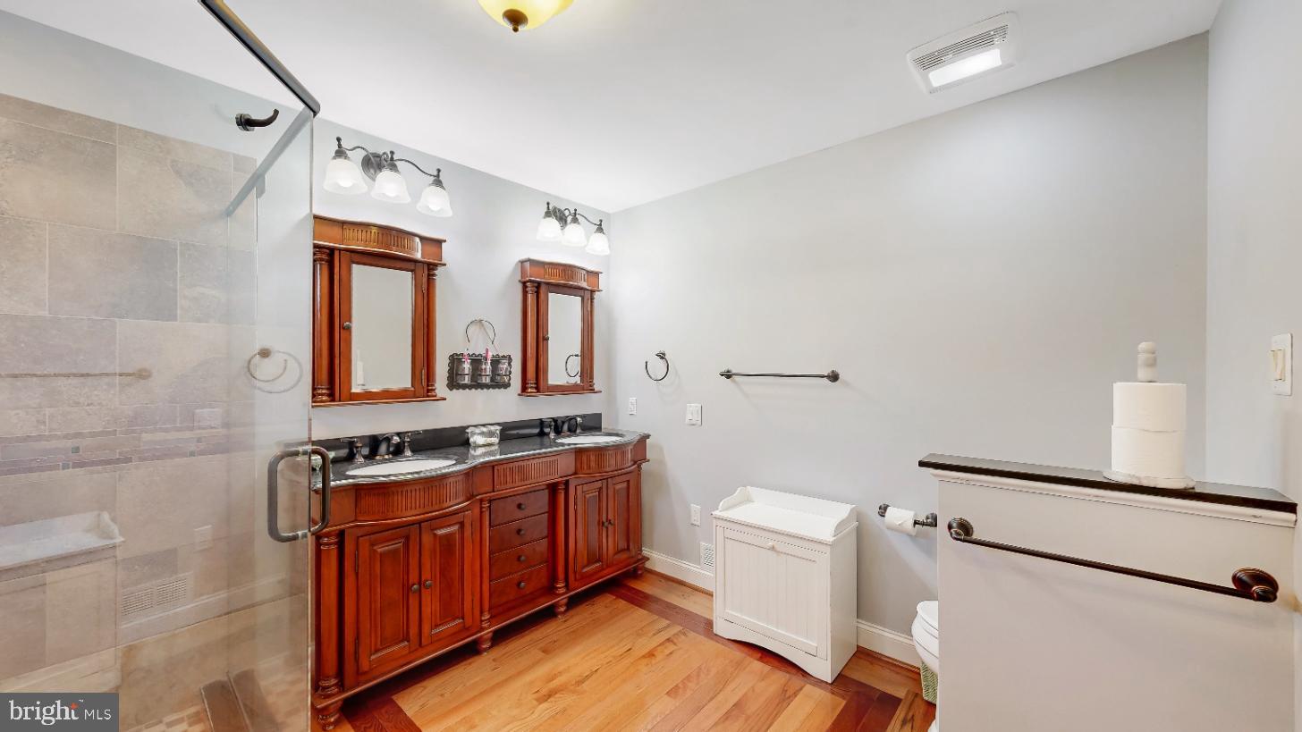 THE LEGENDS - Residential