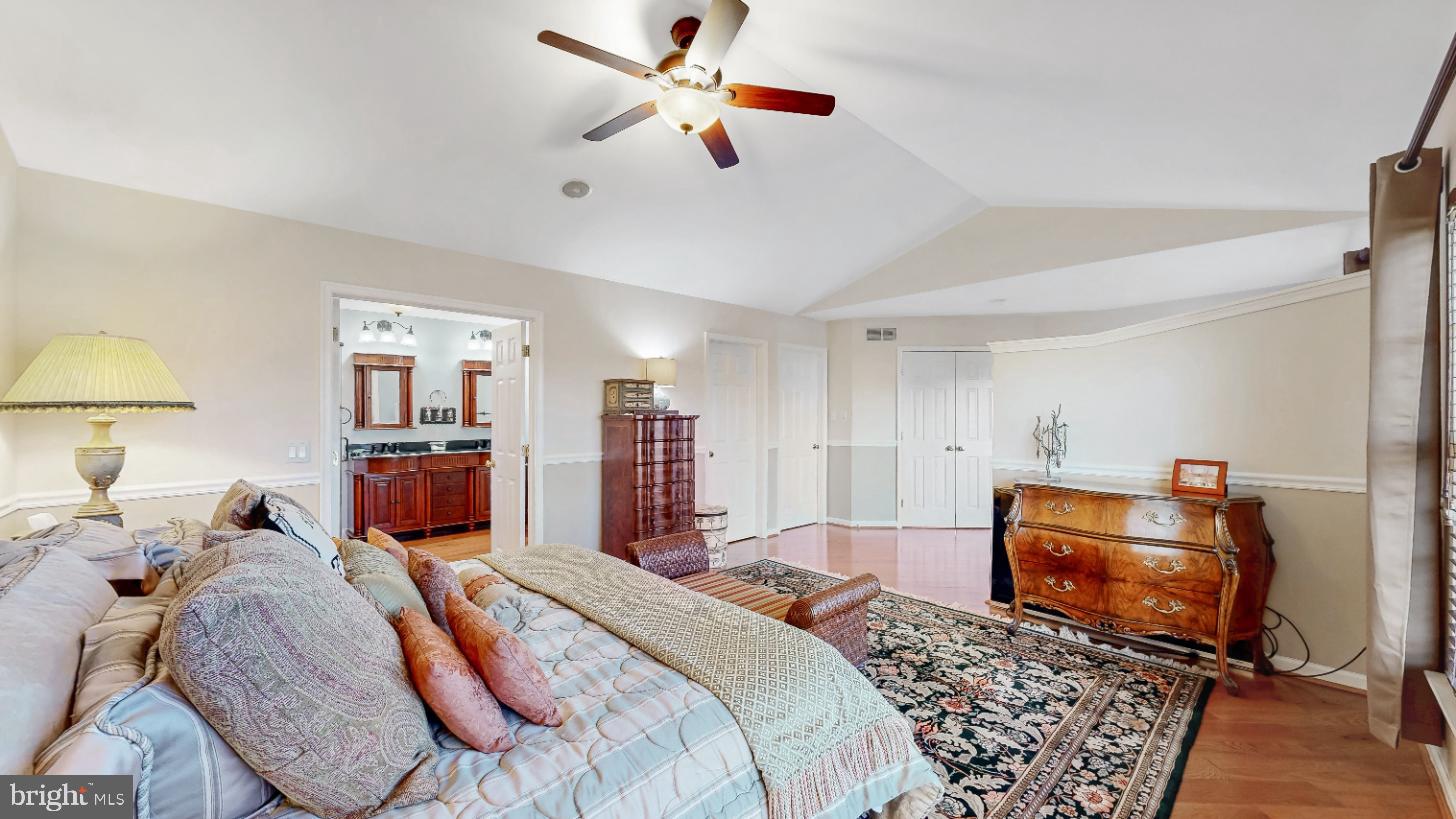 THE LEGENDS - Residential