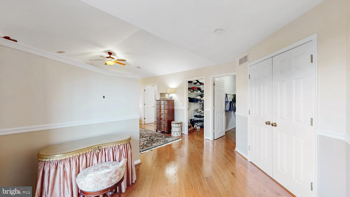 THE LEGENDS - Residential