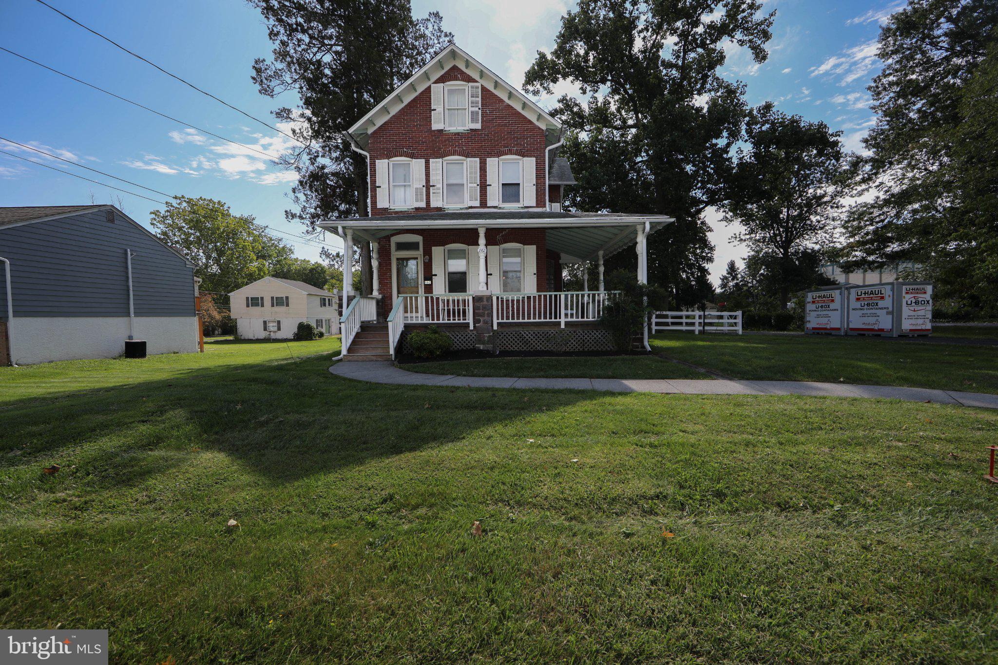 862 WALNUT STREET