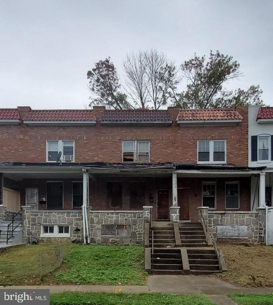 Investor Alert! A true gem located in St. Joseph's neighborhood. Home sits across from open area with trees. This is a great opportunity to add to your rental portfolio!