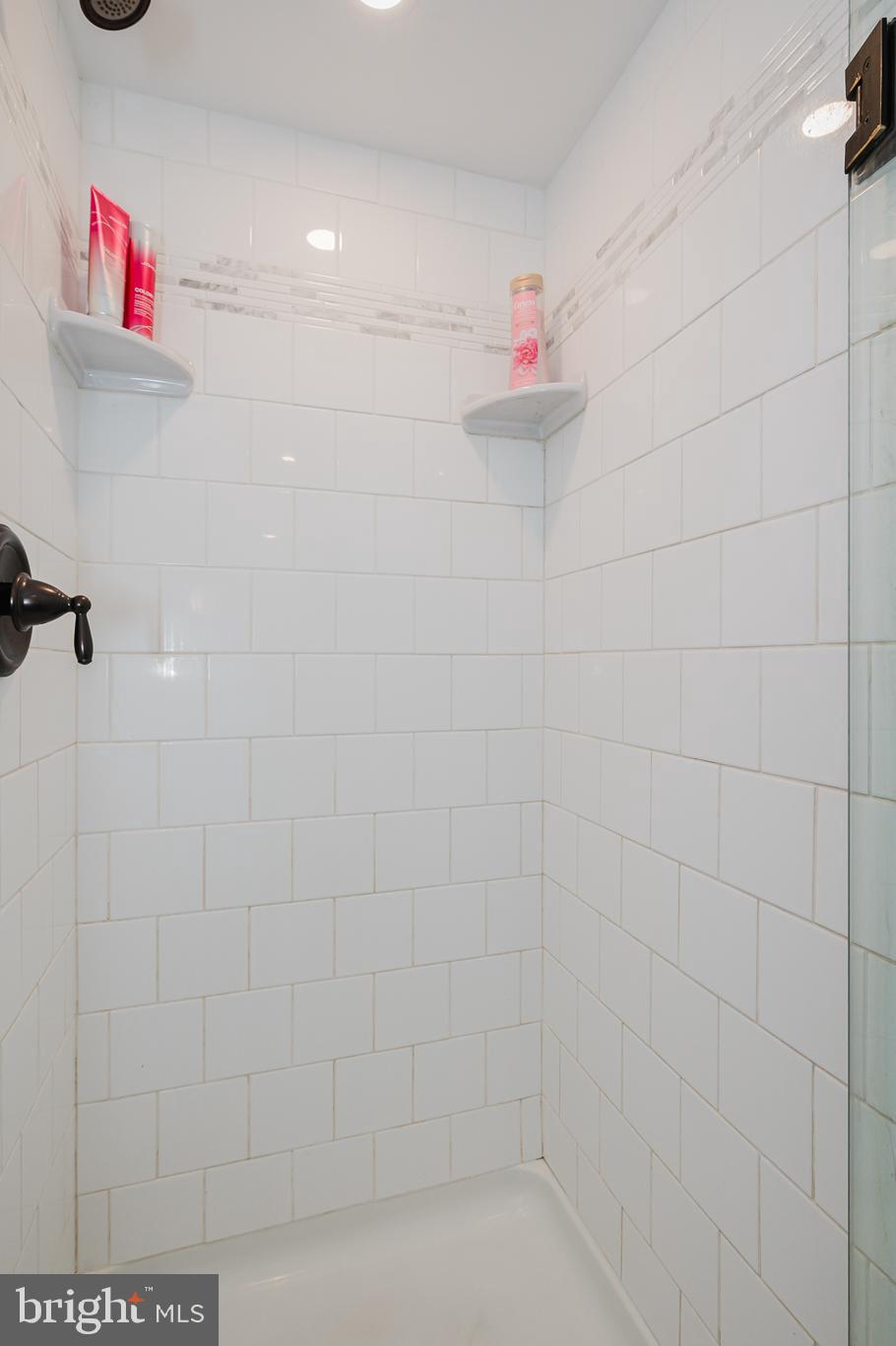 HOLLY HALL - Residential