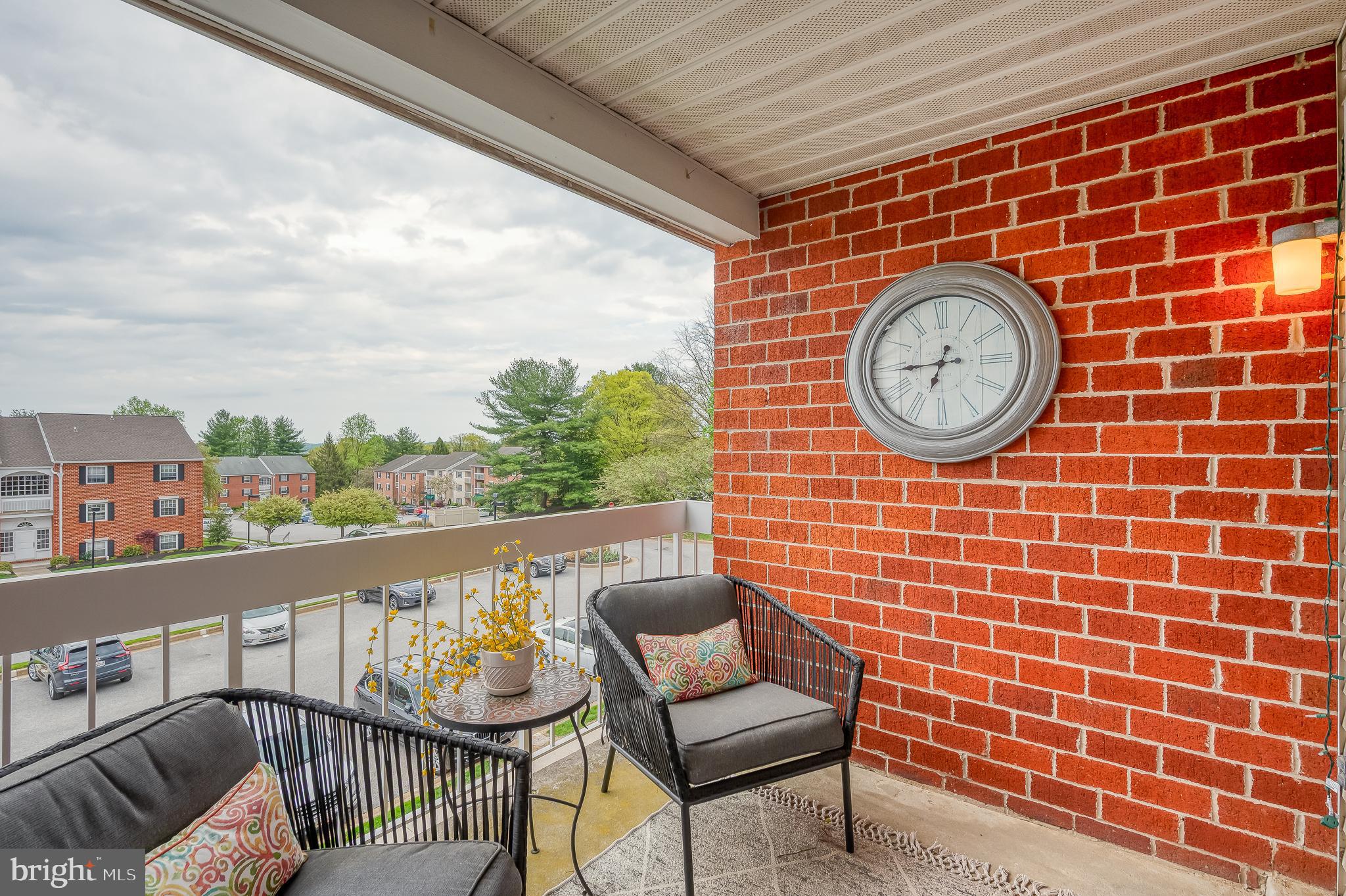 HOLLY HALL - Residential