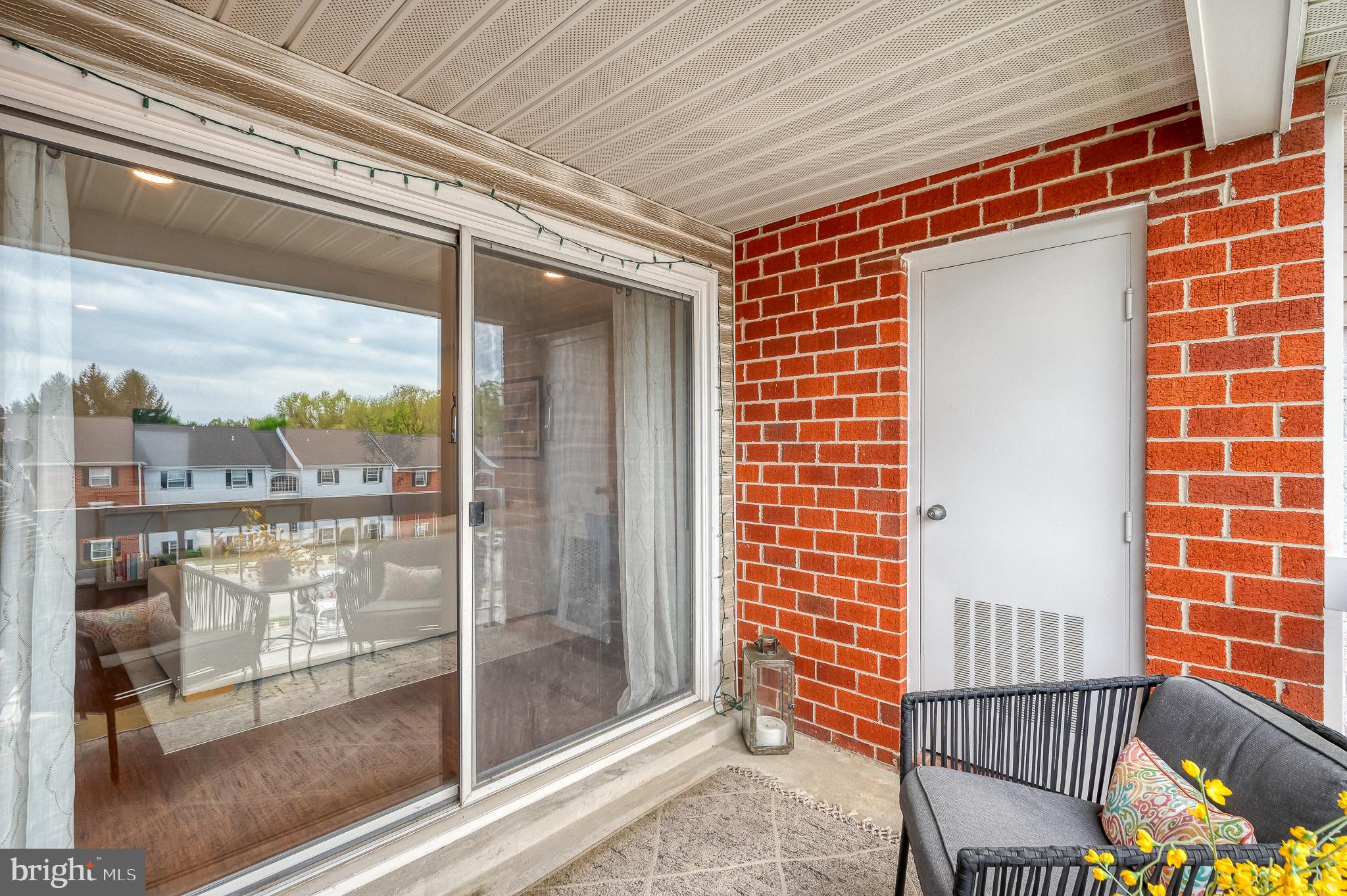 HOLLY HALL - Residential