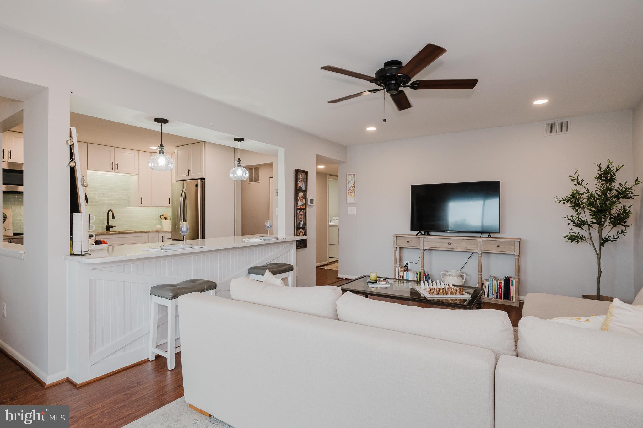 HOLLY HALL - Residential