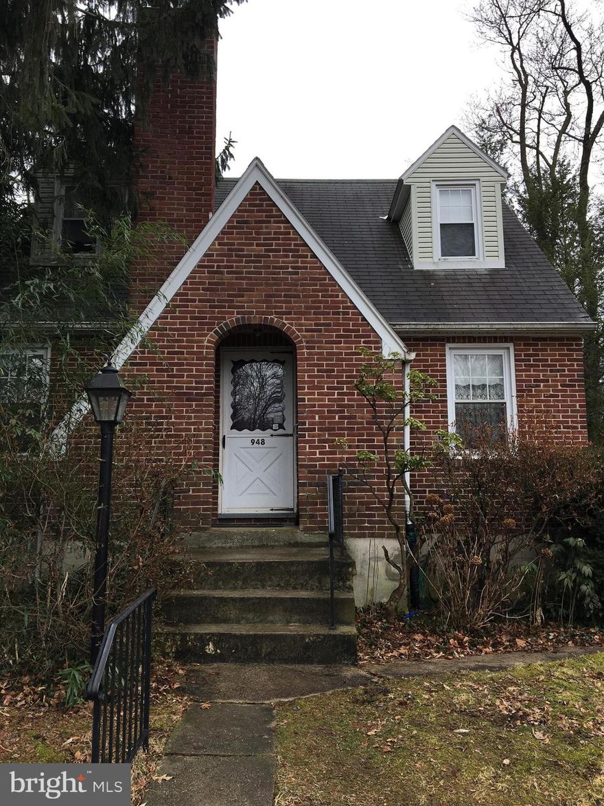 Charming Cape Cod in York Suburban  School District.  This home is waiting for it's new owner to bring it back to it's original glory.  Tons of character and built-ins.   Perfect neighborhood to raise your family.