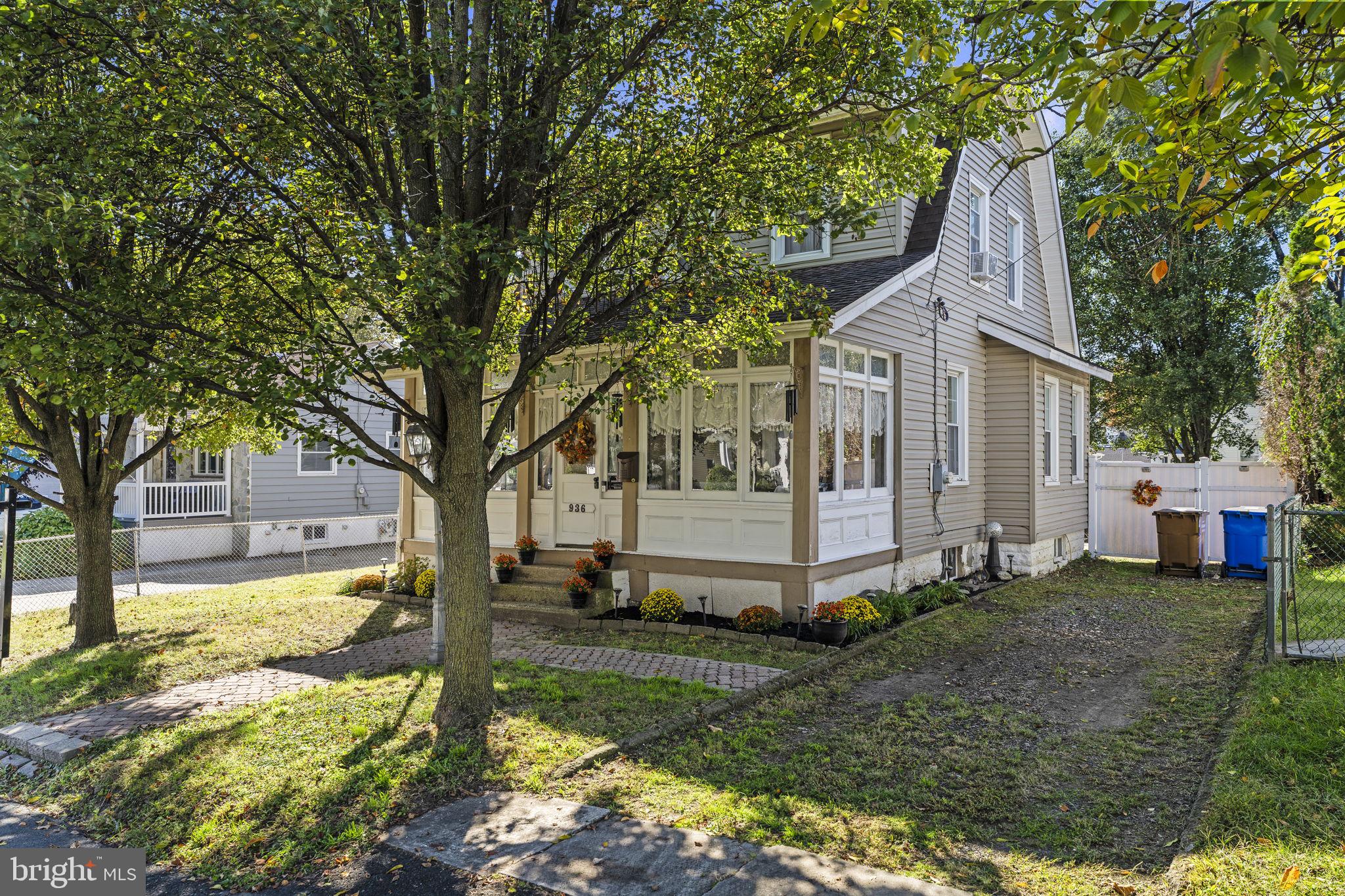 936 LOCUST AVENUE