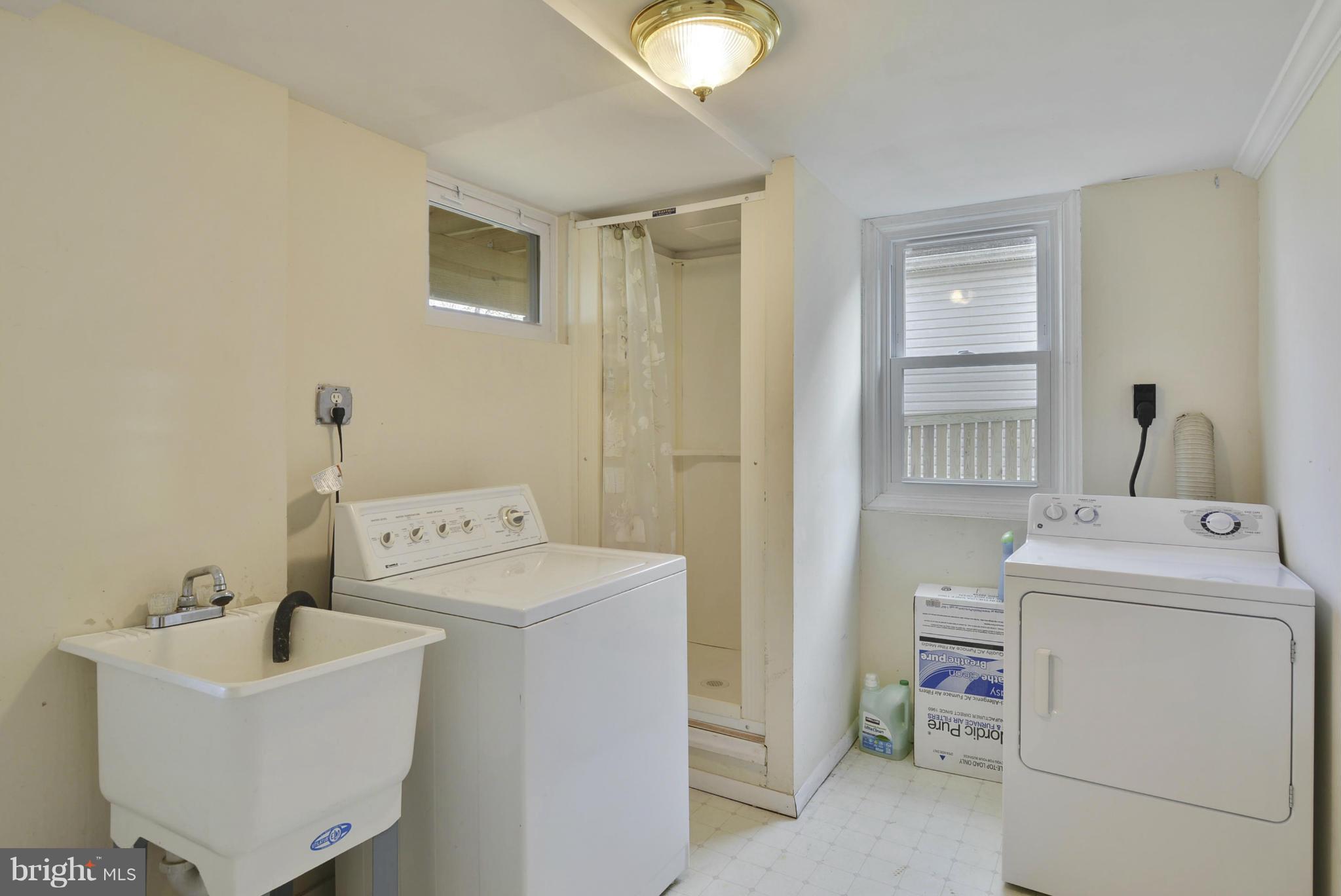 HUNTINGTON - Residential Lease