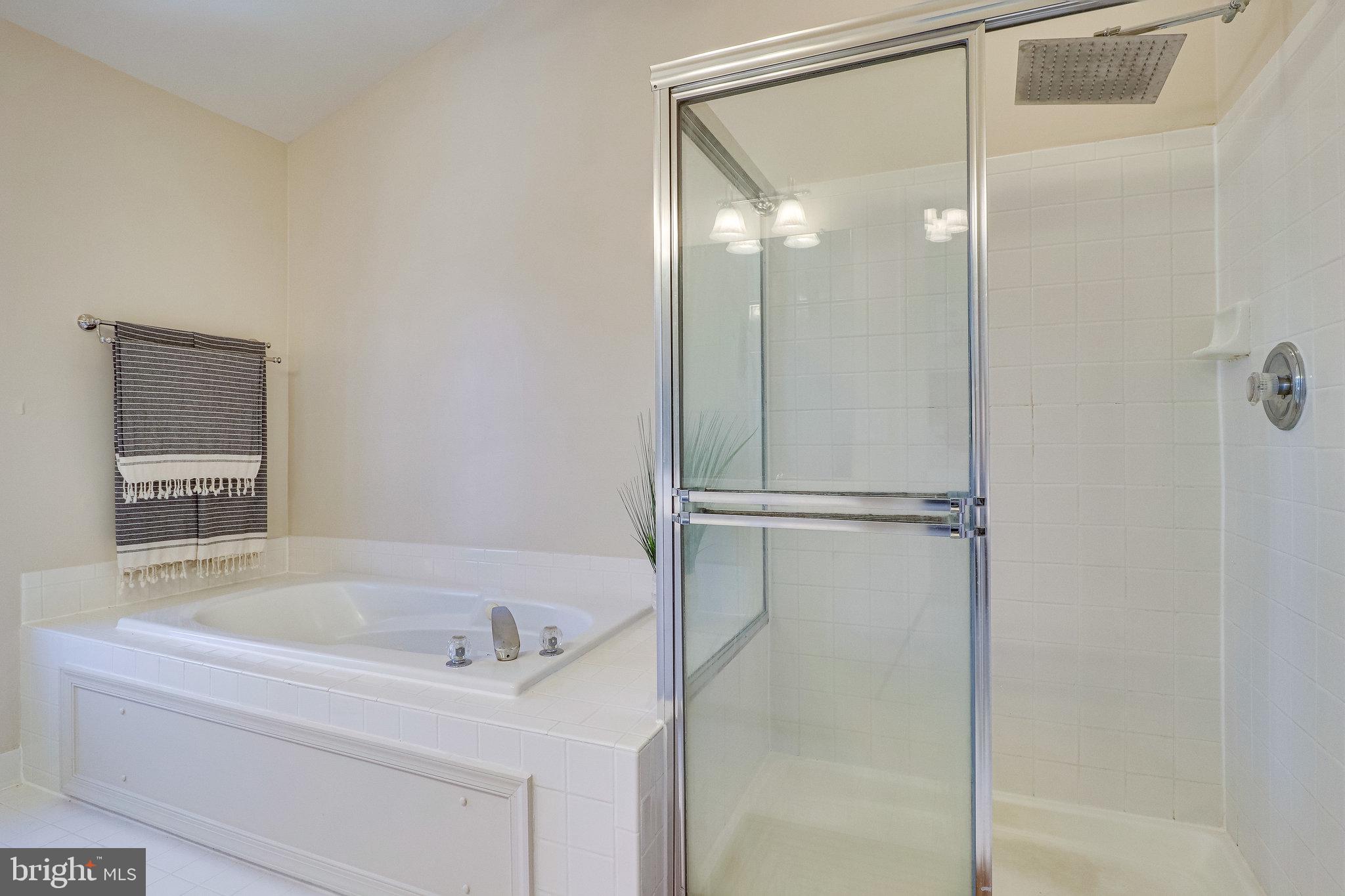 KEENE MILL OAKS - Residential