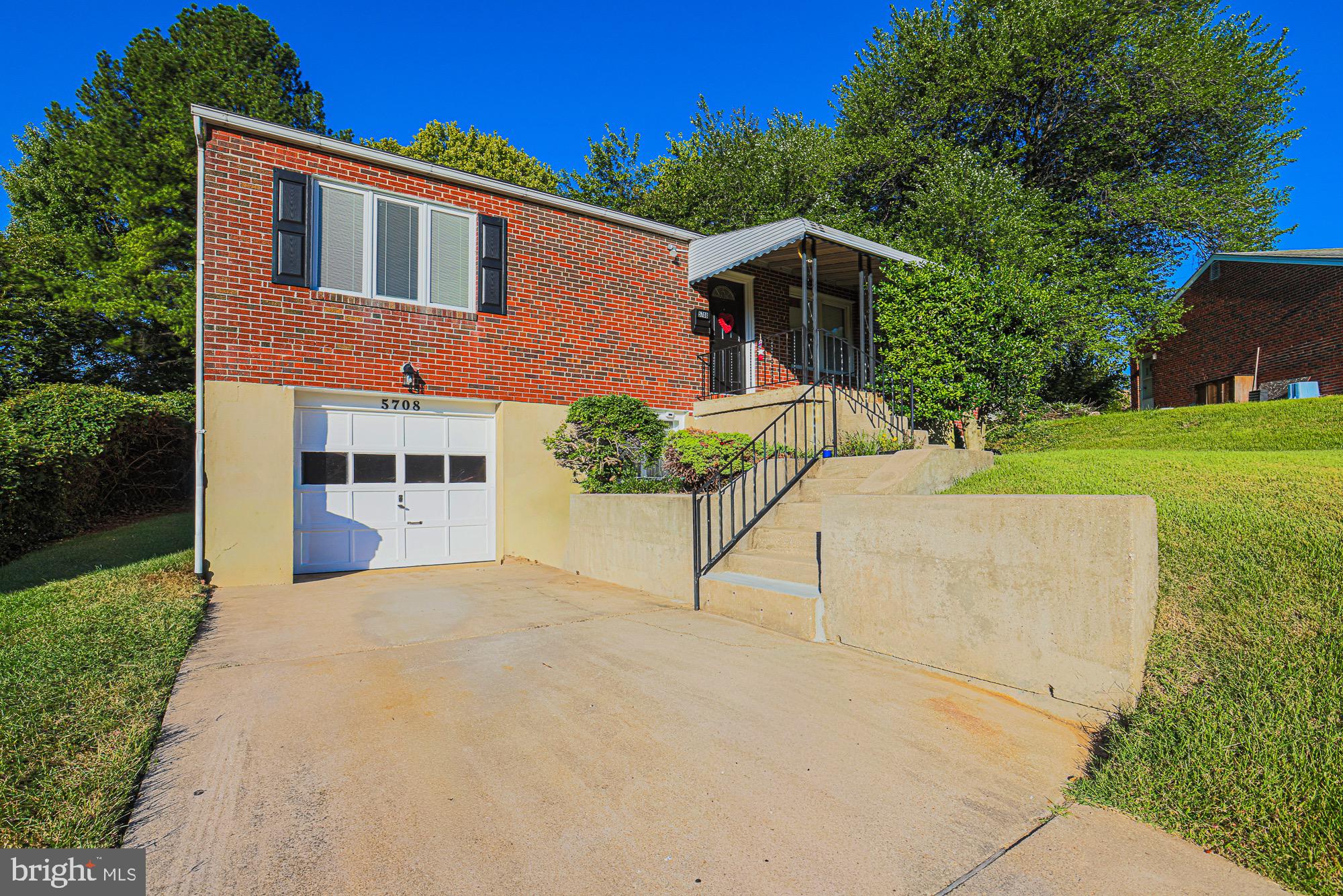 Welcome Home to 5708 Benton Heights Ave. This 4 BR and 2 bath home in Hamilton is full of updates, original details and plenty of space including the spacious and private rear yard at the end of the cul-de-sac. Three Bedrooms and an updated bath as well as an updated and open kitchen concept accentuate the main level, as well as hardwood flooring in the Dining Area and Living Room. In the fully finished basement, you'll find a large rec room just waiting for your personal touches as well as another BR and bath. The exterior of the home isn't short on amenities including off street & garage parking & a front porch. In the rear yard, you'll find privacy and a spacious yard featuring a large concrete & stone patio that you'll be sure to enjoy. for years to come!
Schedule a showing today before it's too late!!