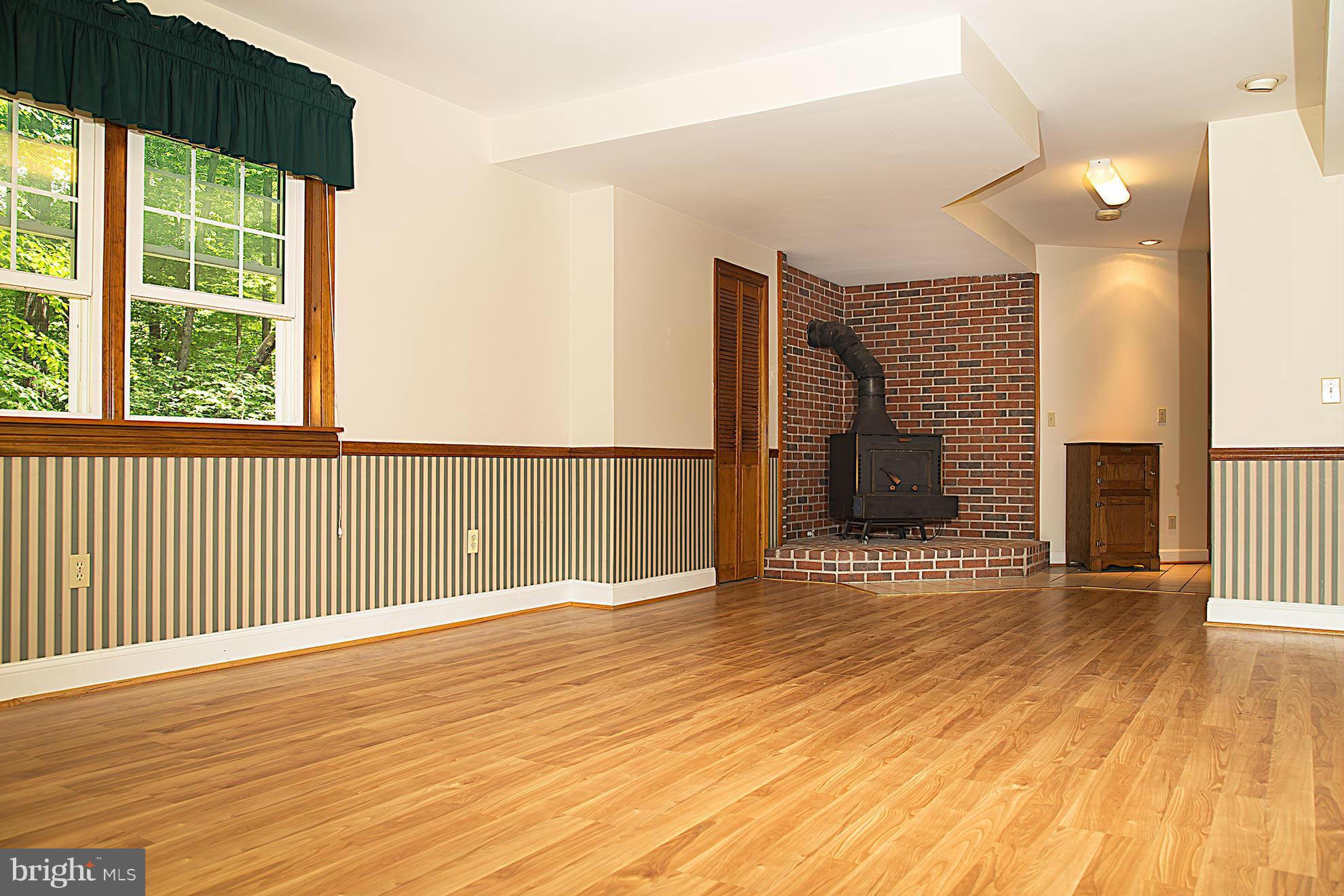 OCCOQUAN OAKS - Residential Lease