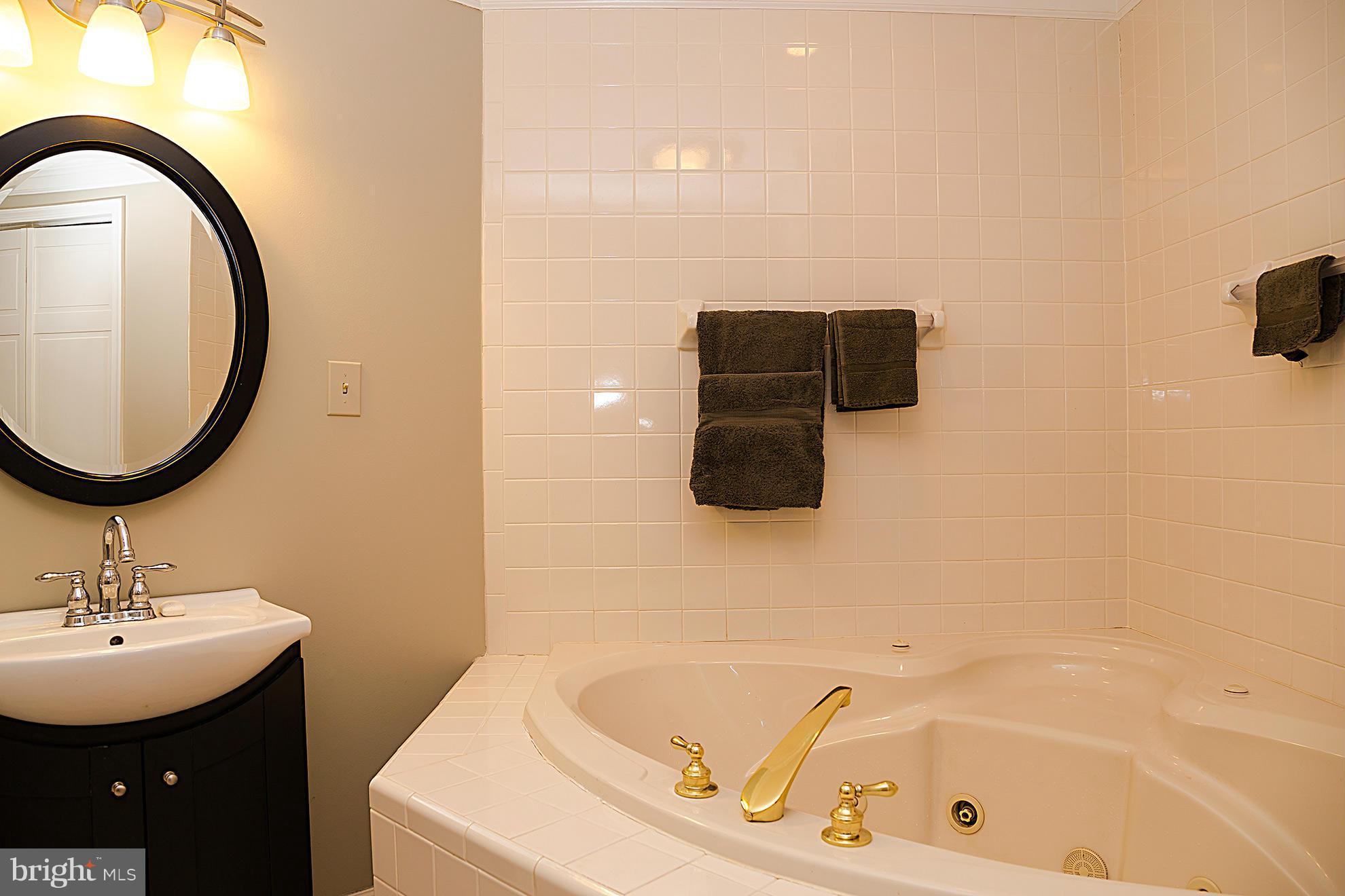 OCCOQUAN OAKS - Residential Lease