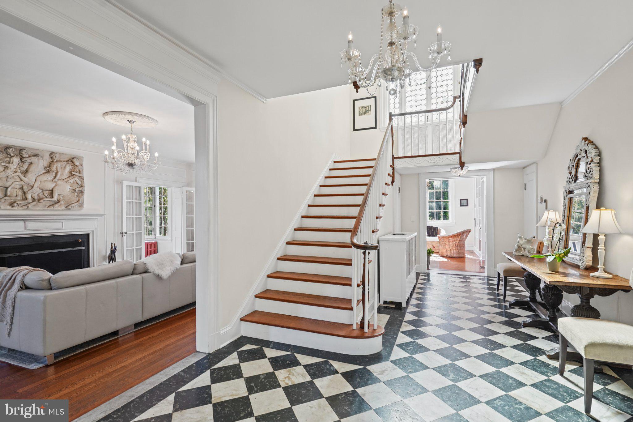 203 E 39TH STREET