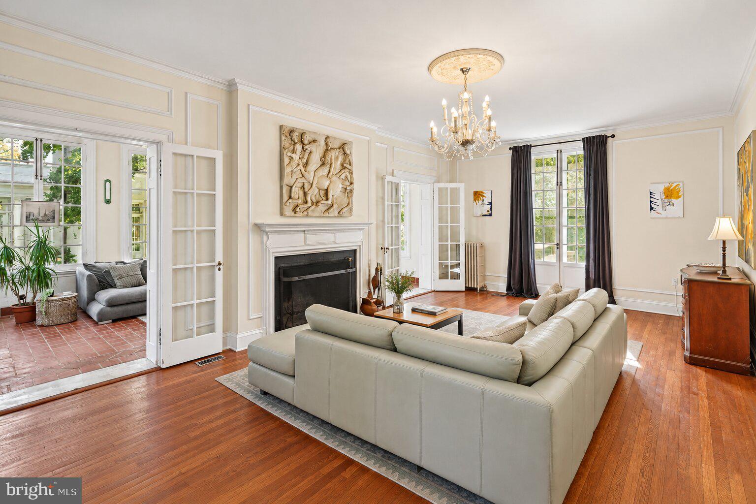 203 E 39TH STREET