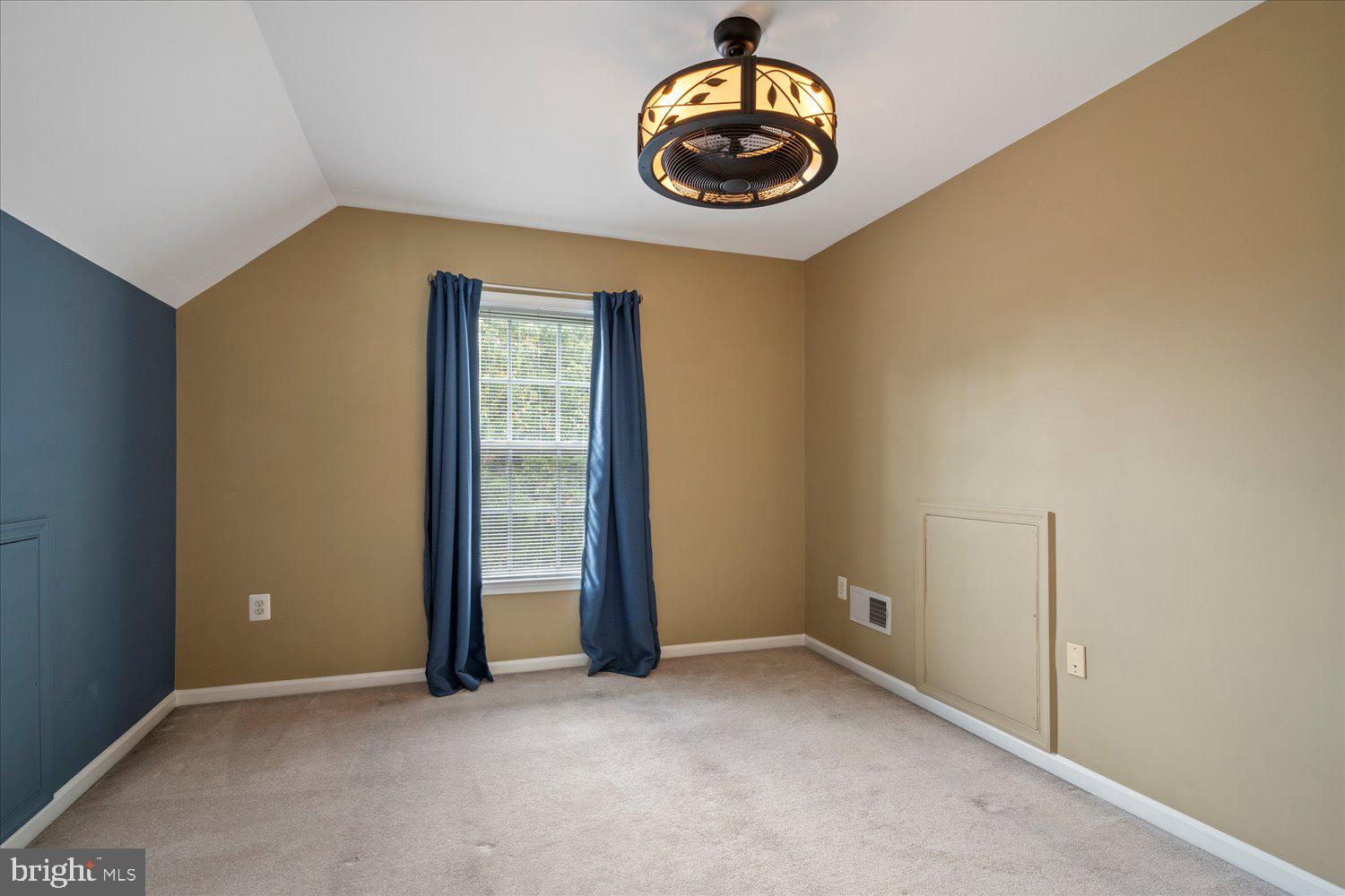 LOCHEWOOD - Residential Lease