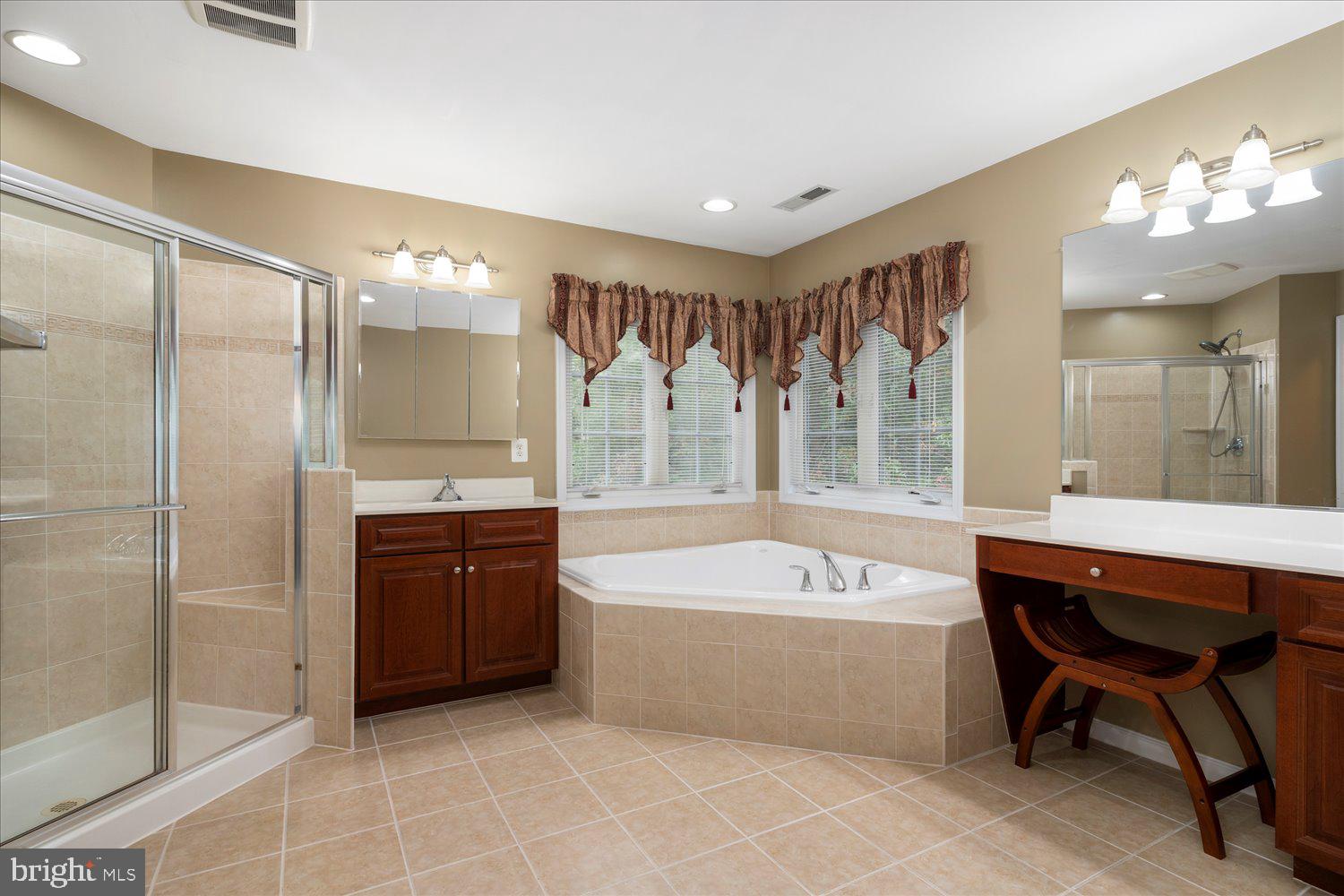 LOCHEWOOD - Residential Lease