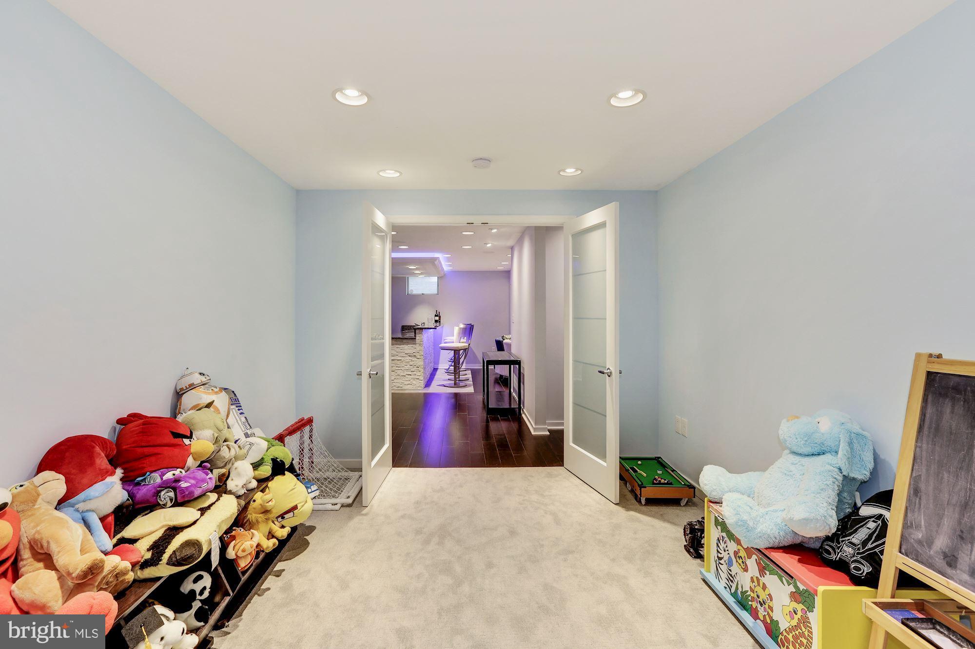 VILLAGE OF HARPERS CHOICE - Residential