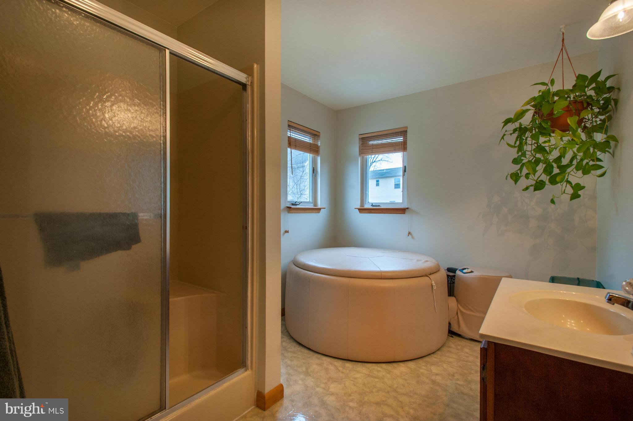 WOODLAND BEACH - Residential