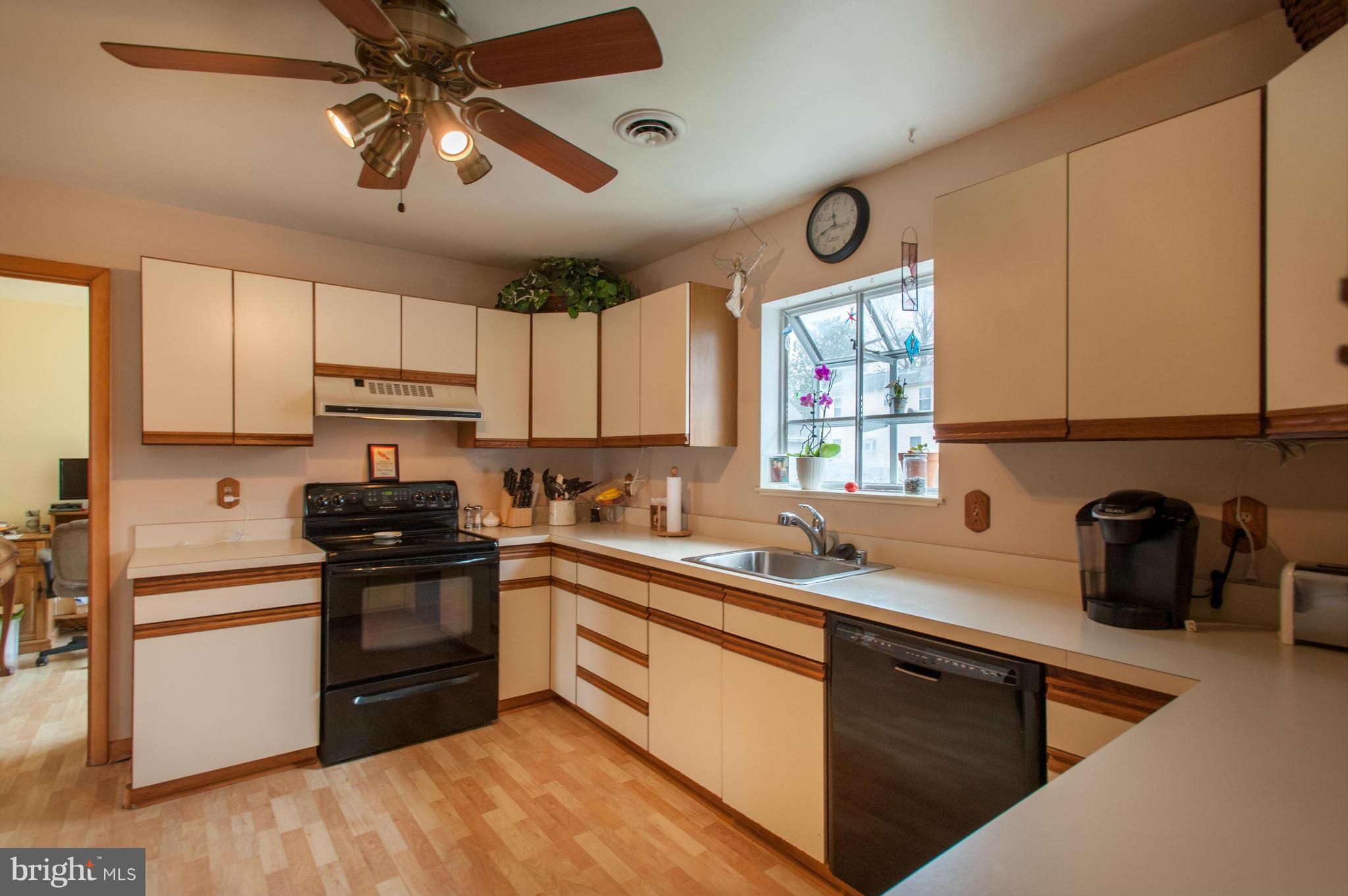 WOODLAND BEACH - Residential