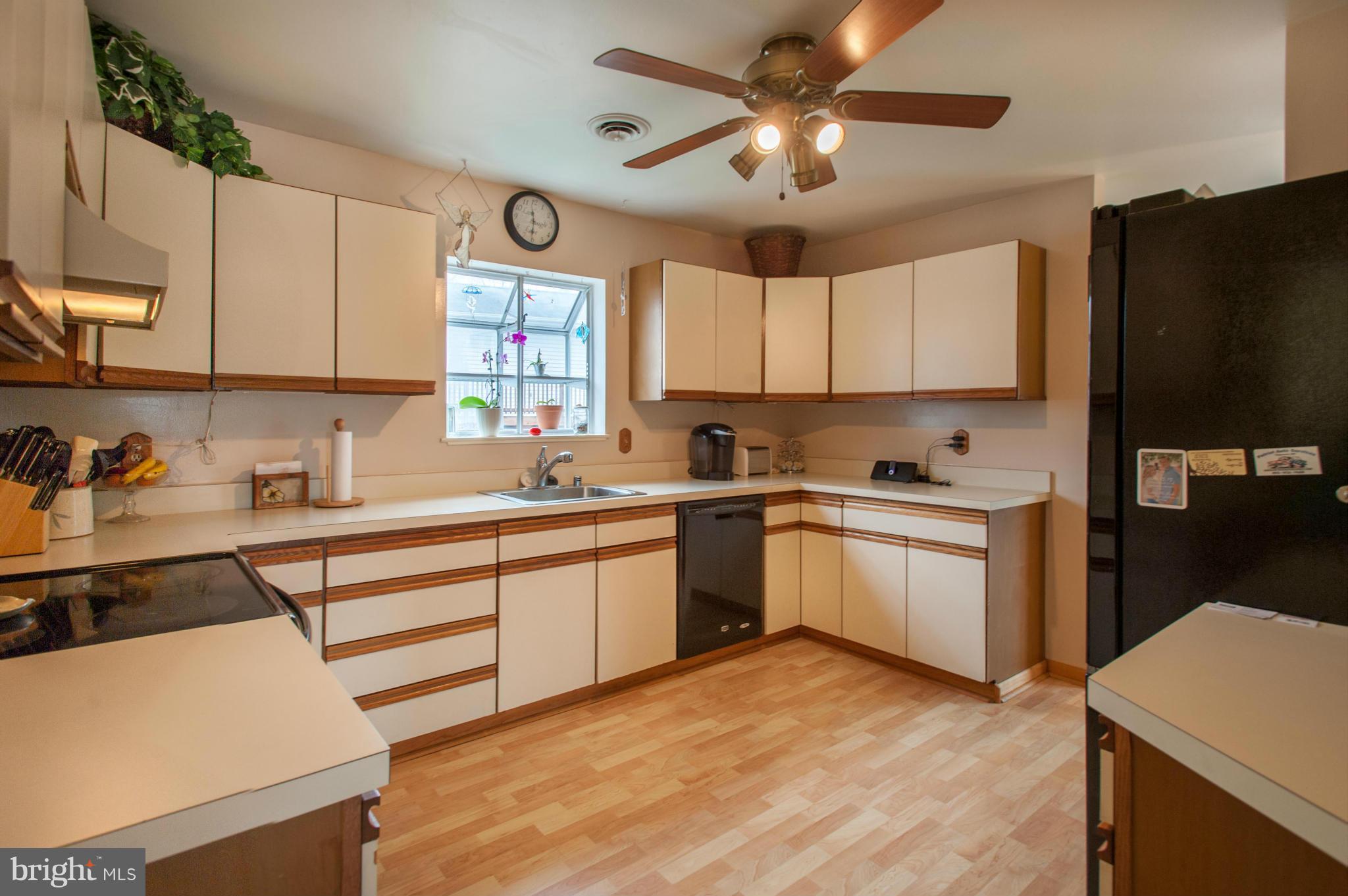 WOODLAND BEACH - Residential