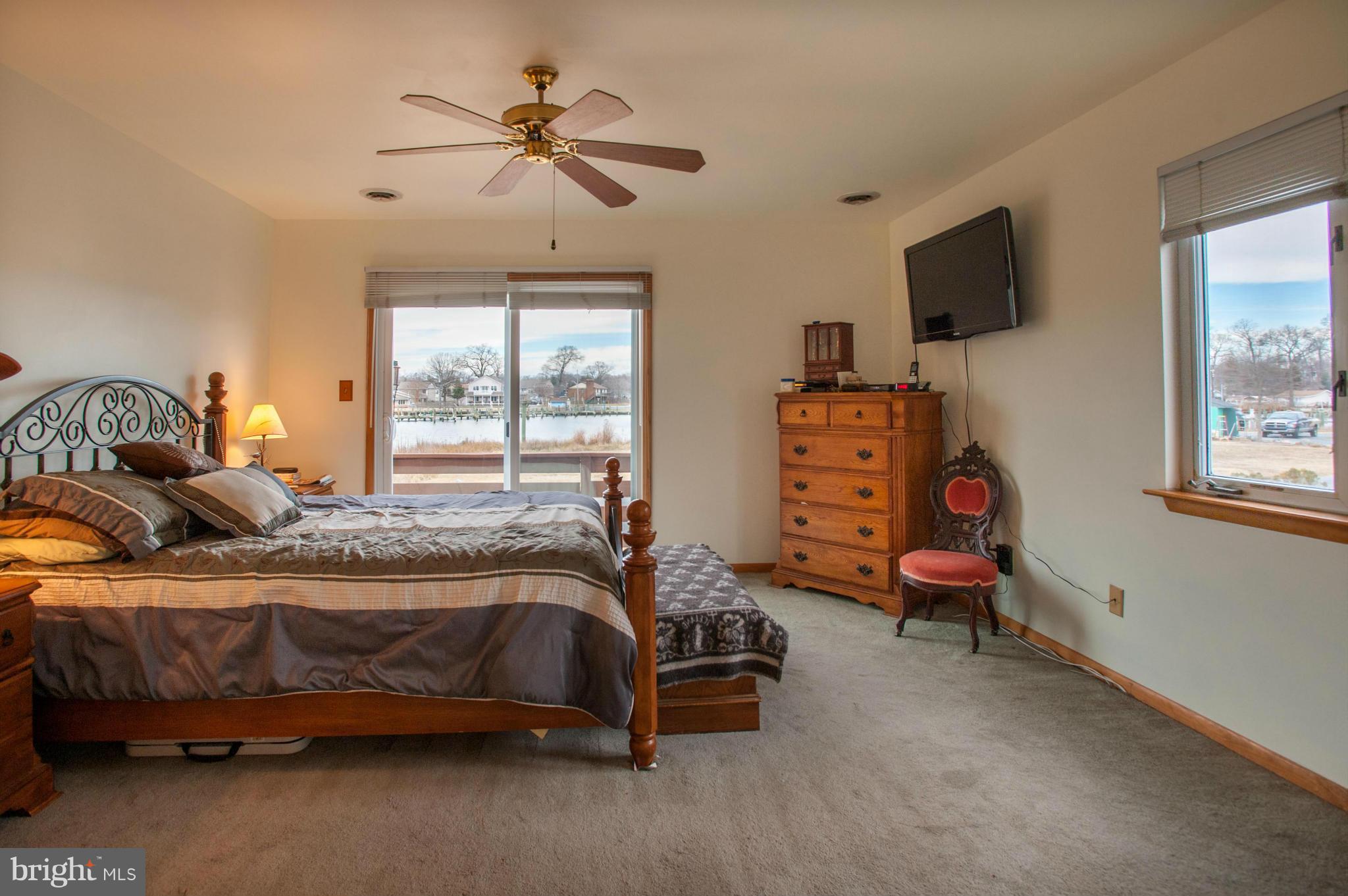 WOODLAND BEACH - Residential