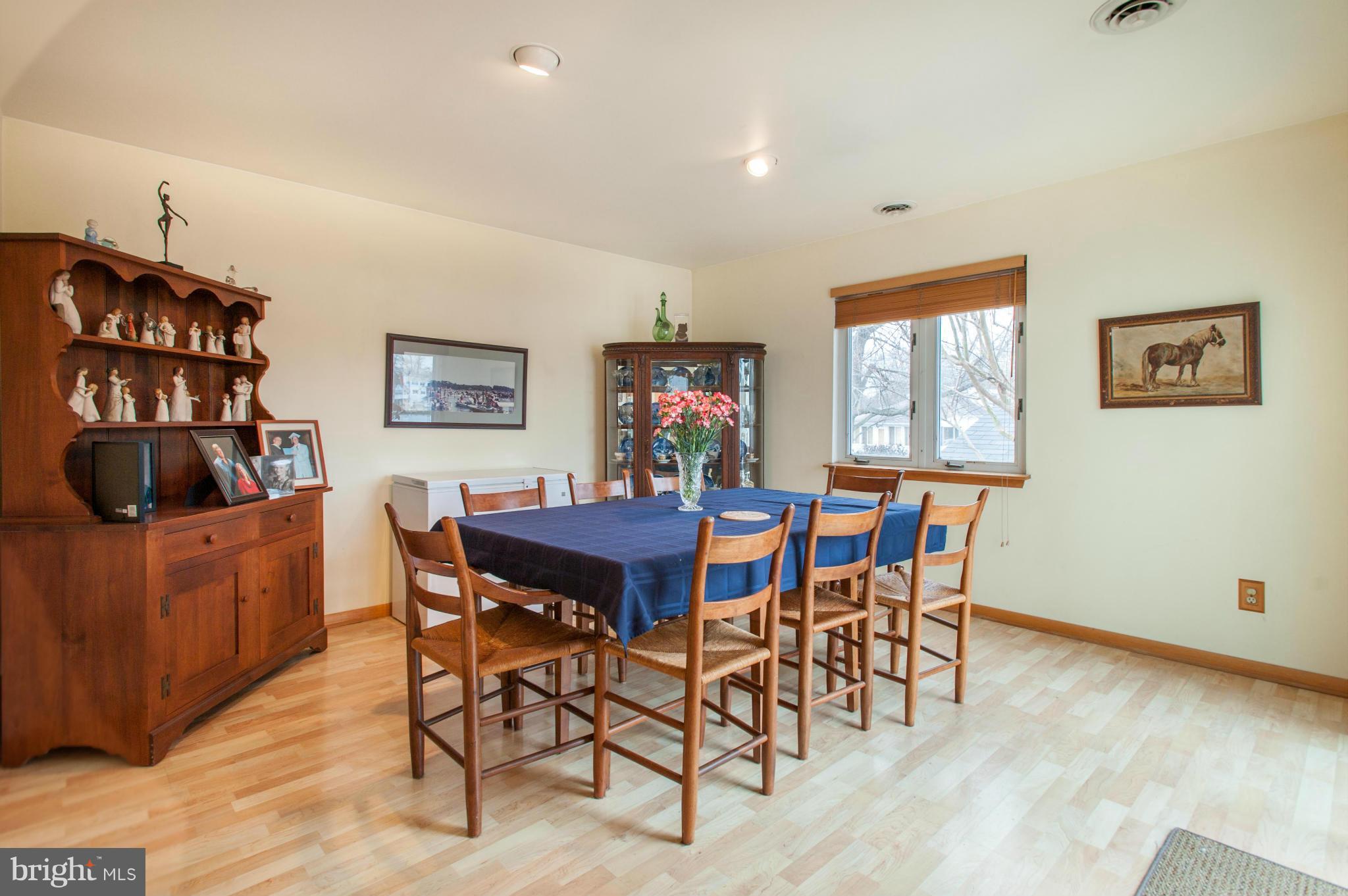 WOODLAND BEACH - Residential