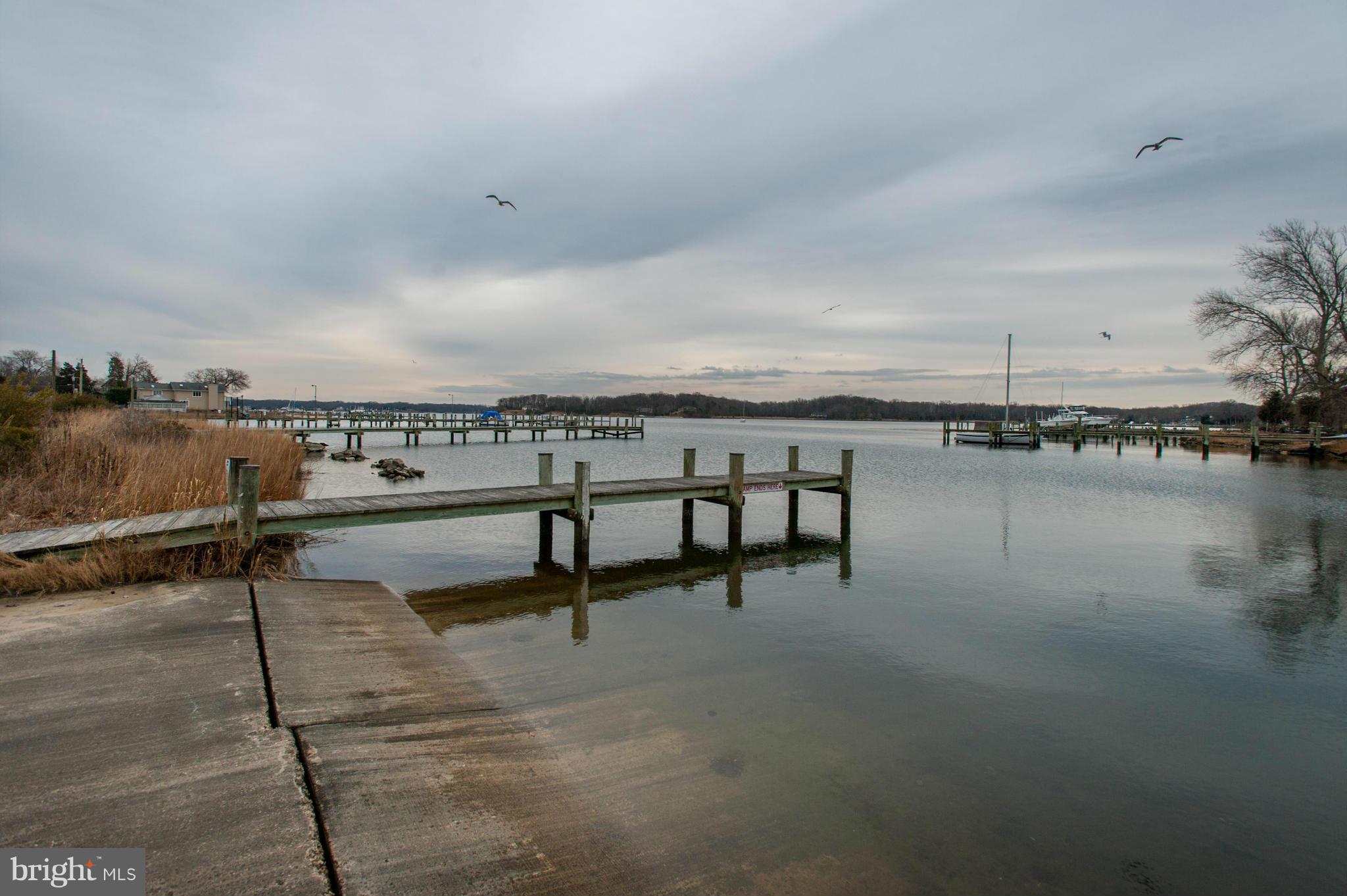 WOODLAND BEACH - Residential