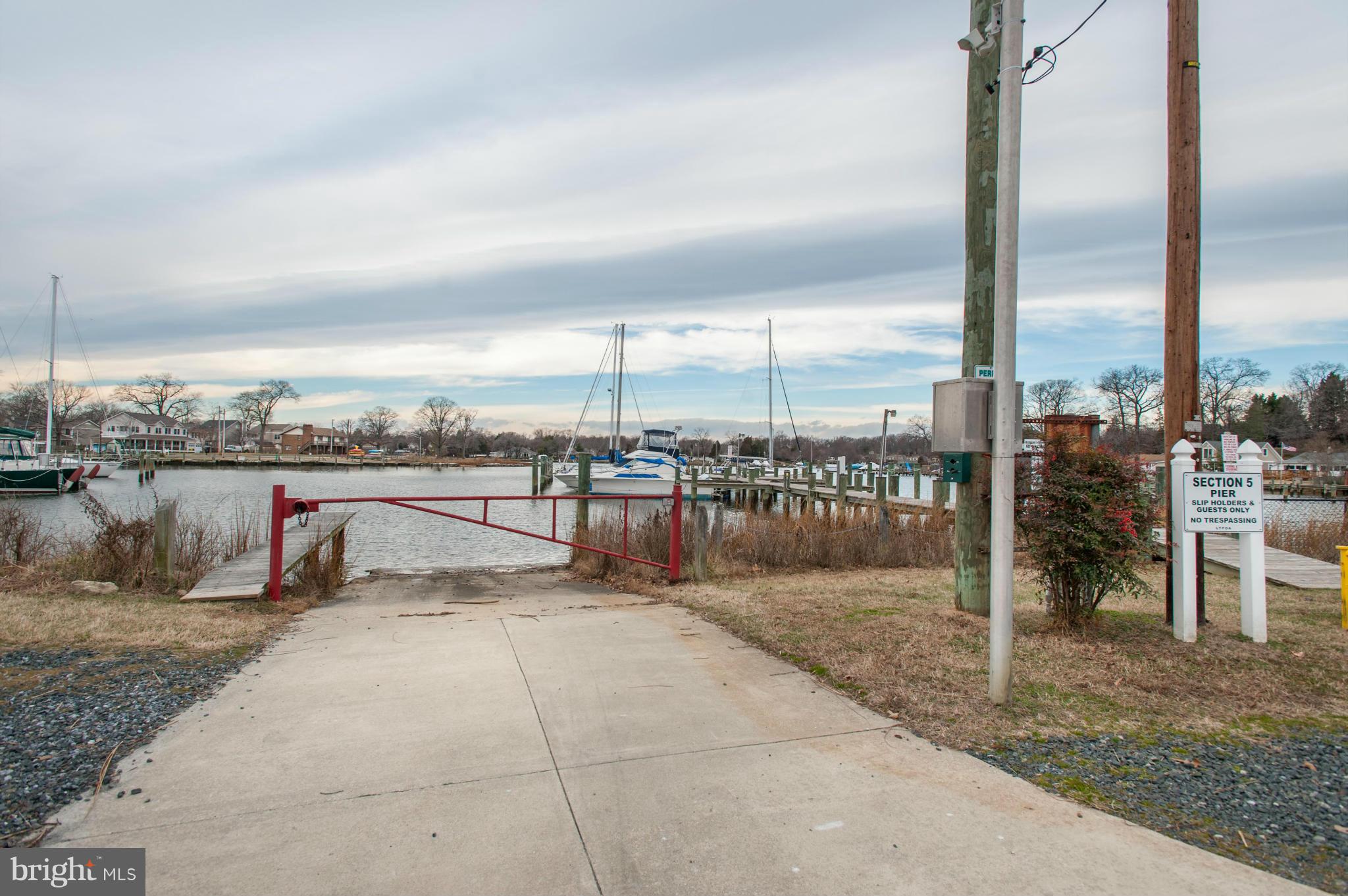 WOODLAND BEACH - Residential