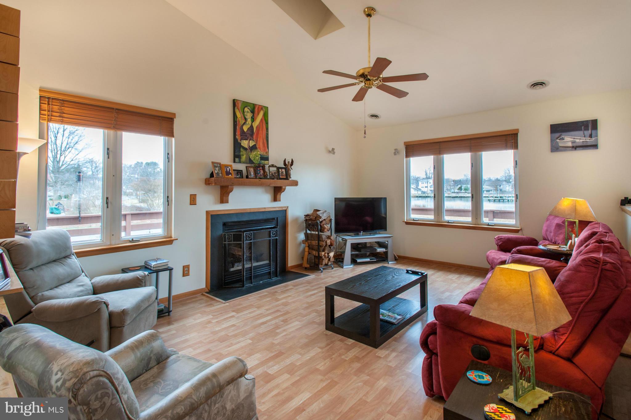 WOODLAND BEACH - Residential