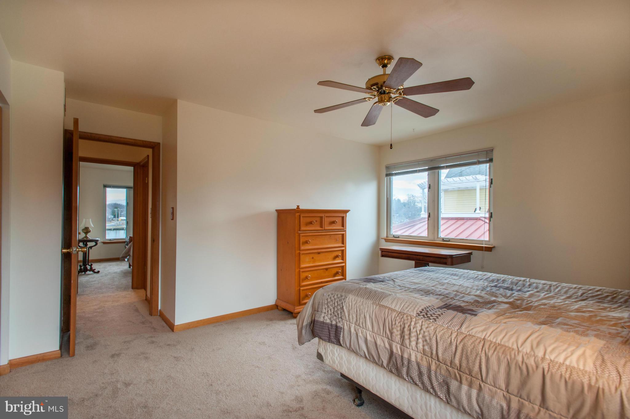 WOODLAND BEACH - Residential