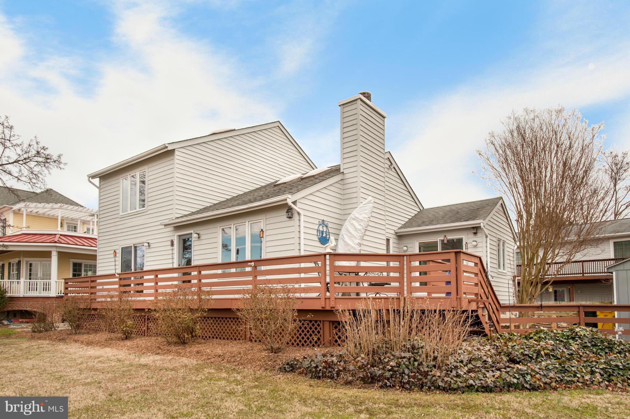 WOODLAND BEACH - Residential