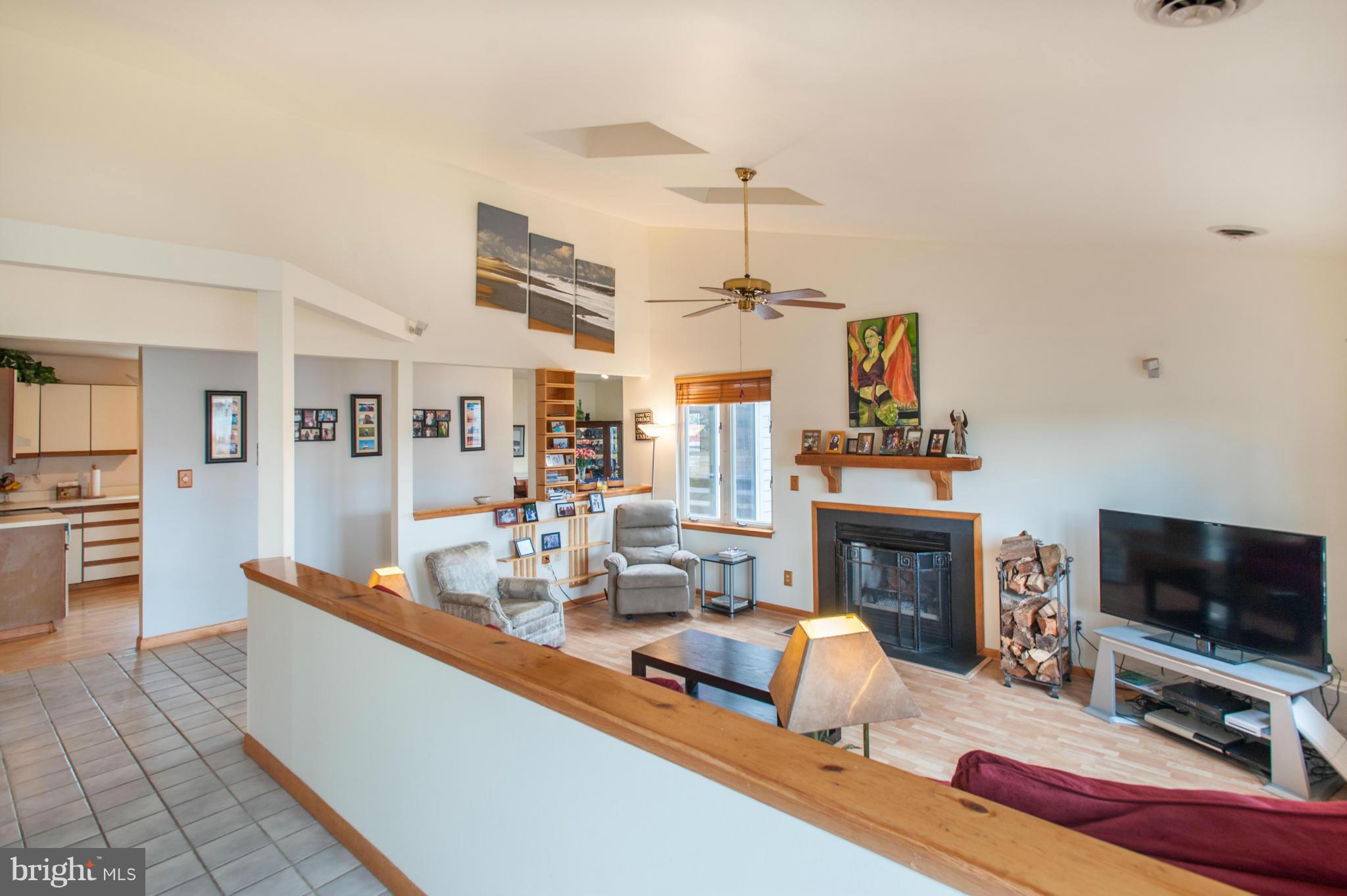 WOODLAND BEACH - Residential