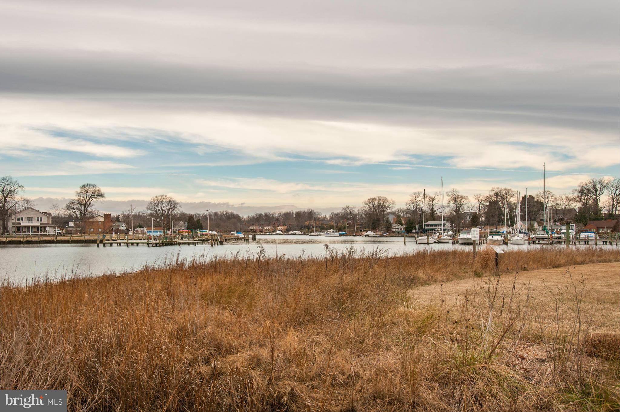 WOODLAND BEACH - Residential