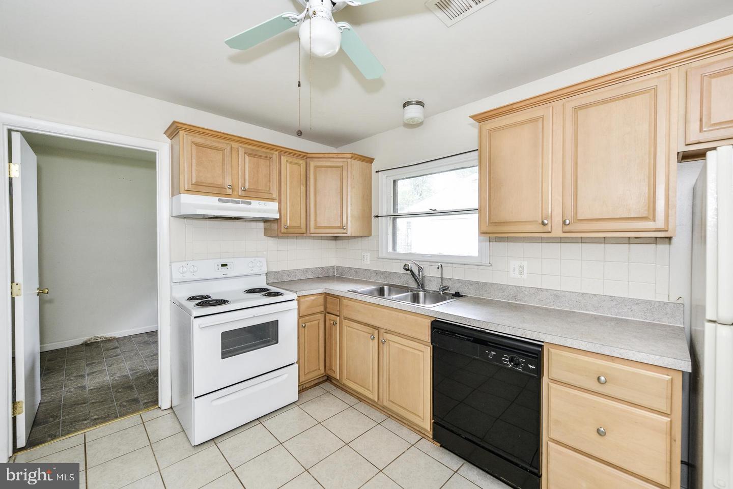 STERLING - Residential Lease