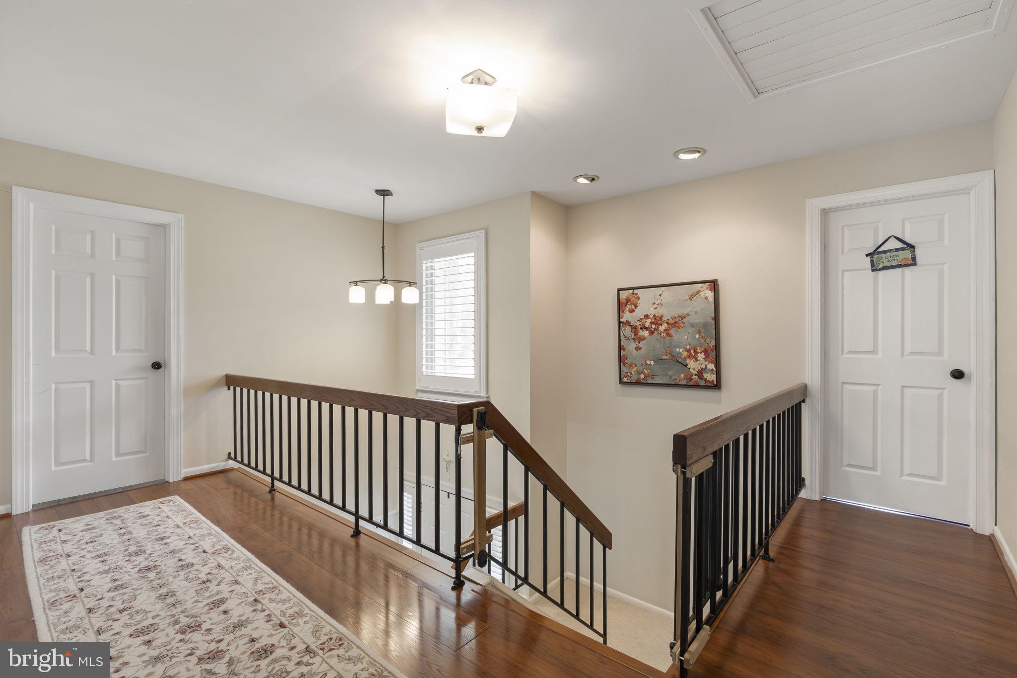 VILLAGE CIRCLE - Residential