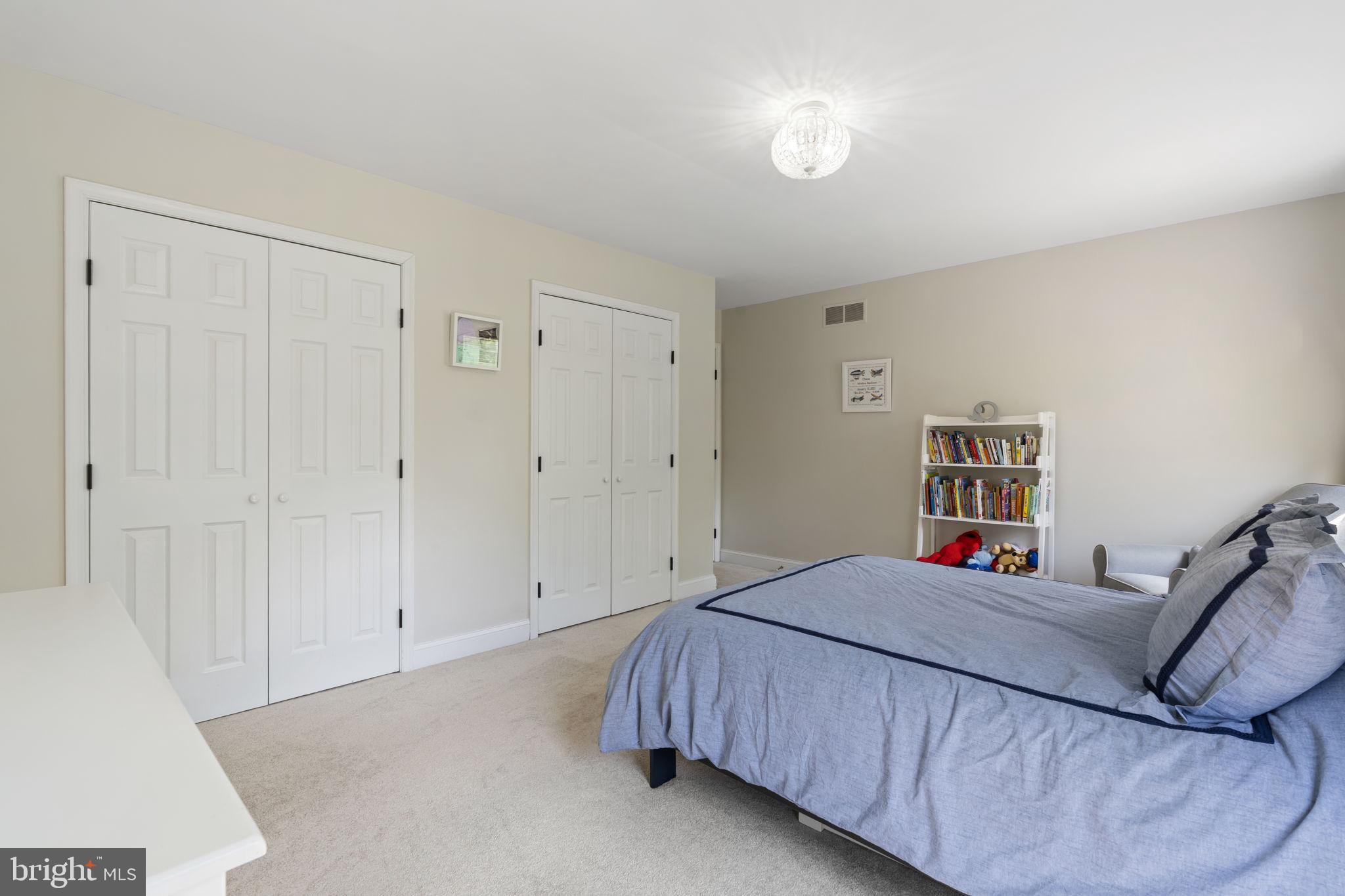 VILLAGE CIRCLE - Residential