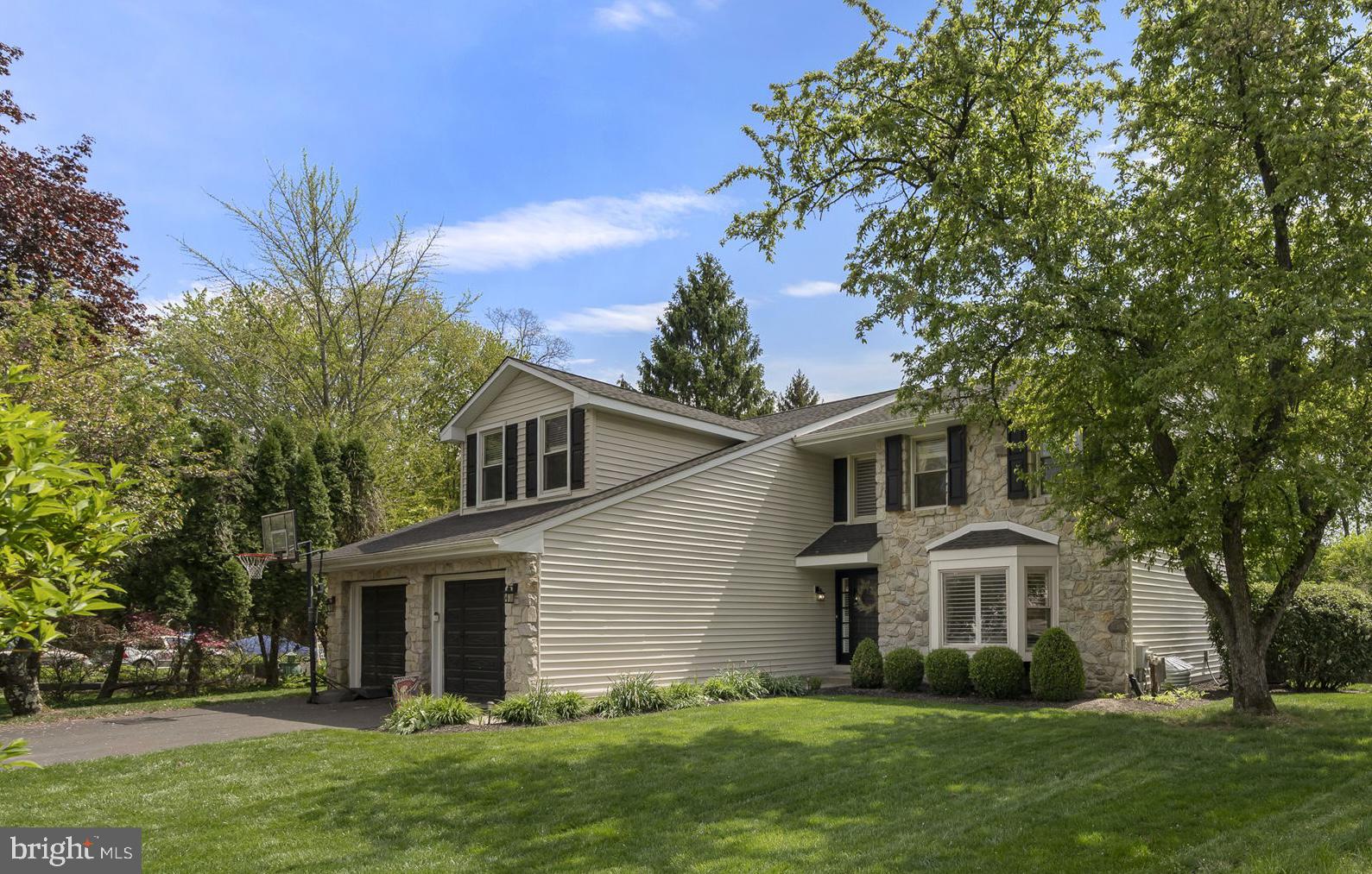 VILLAGE CIRCLE - Residential