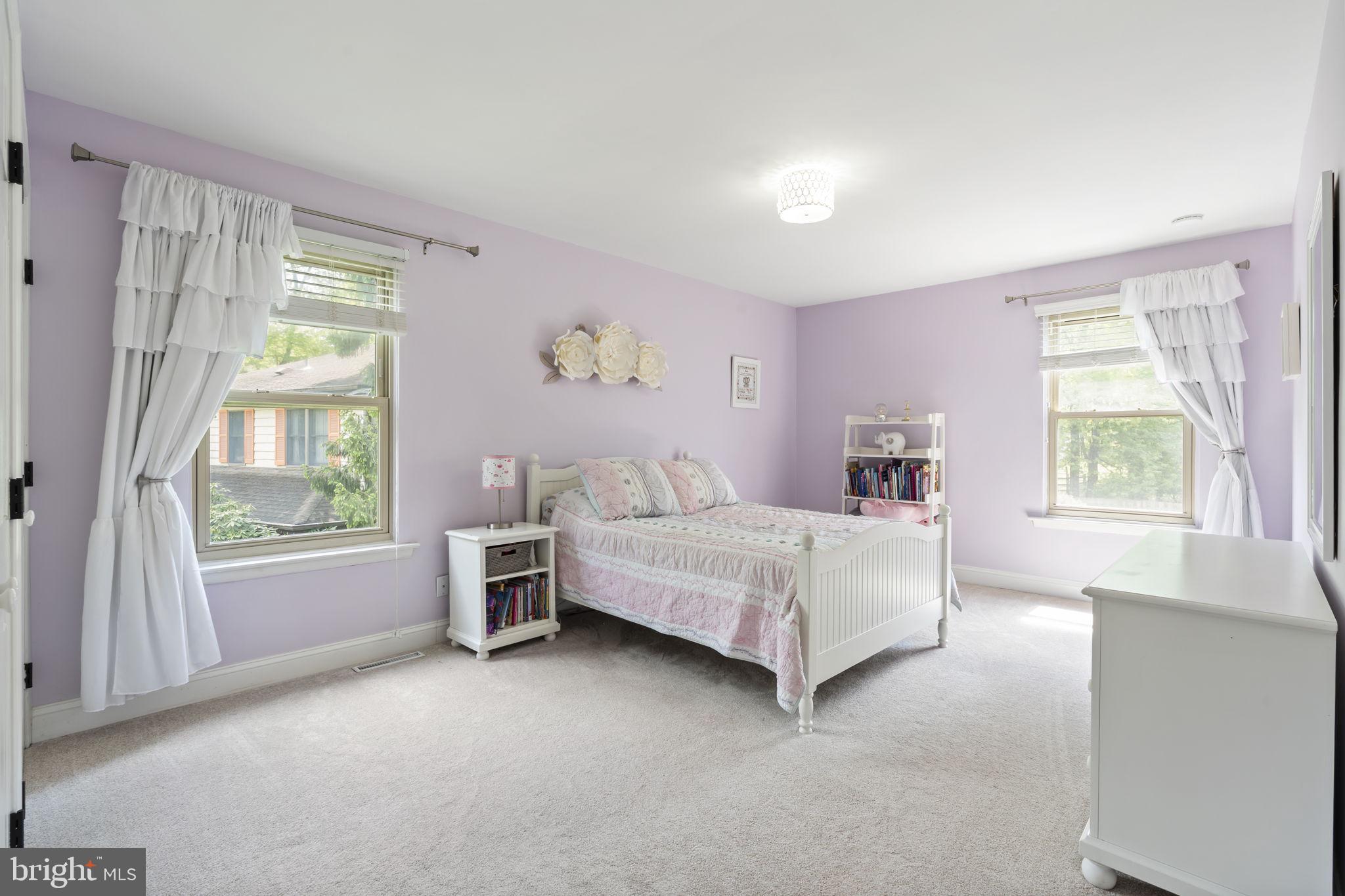VILLAGE CIRCLE - Residential