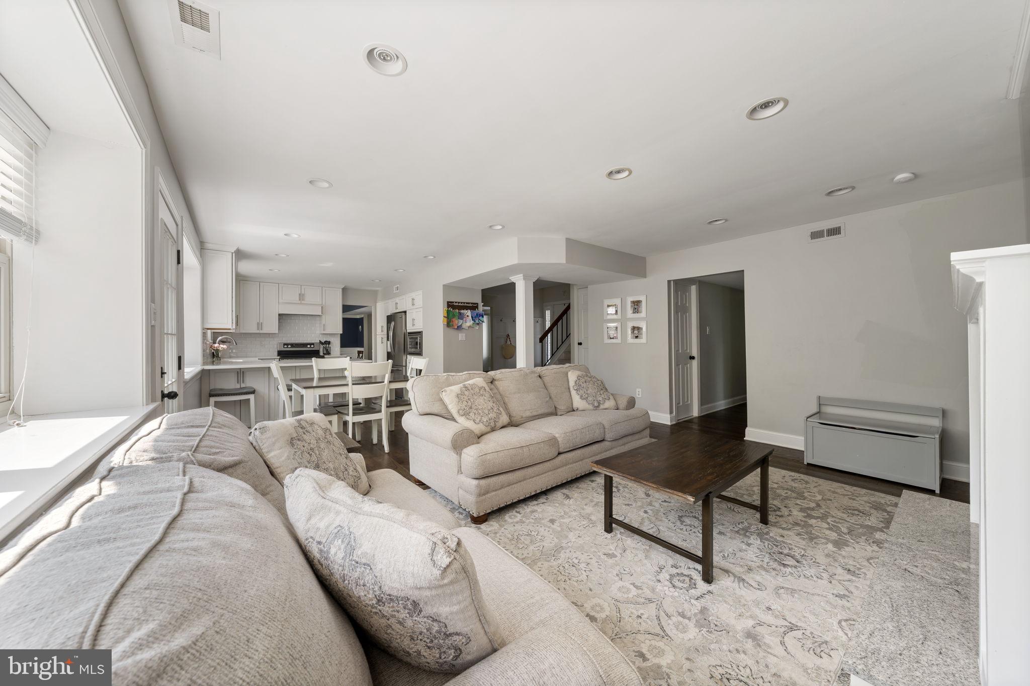 VILLAGE CIRCLE - Residential