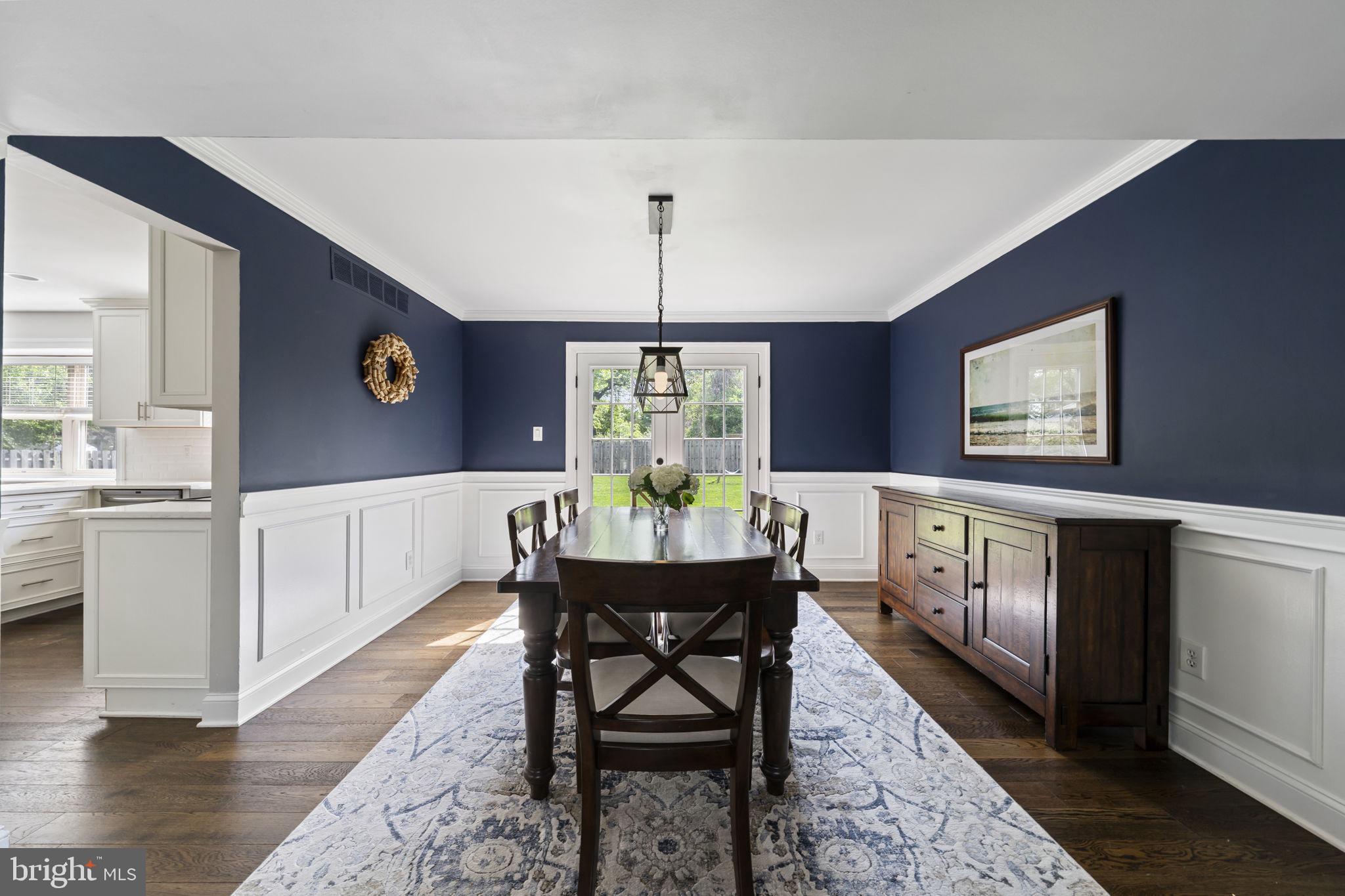 VILLAGE CIRCLE - Residential