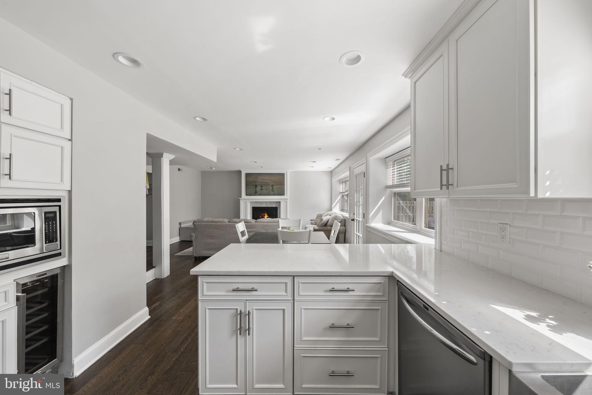 VILLAGE CIRCLE - Residential