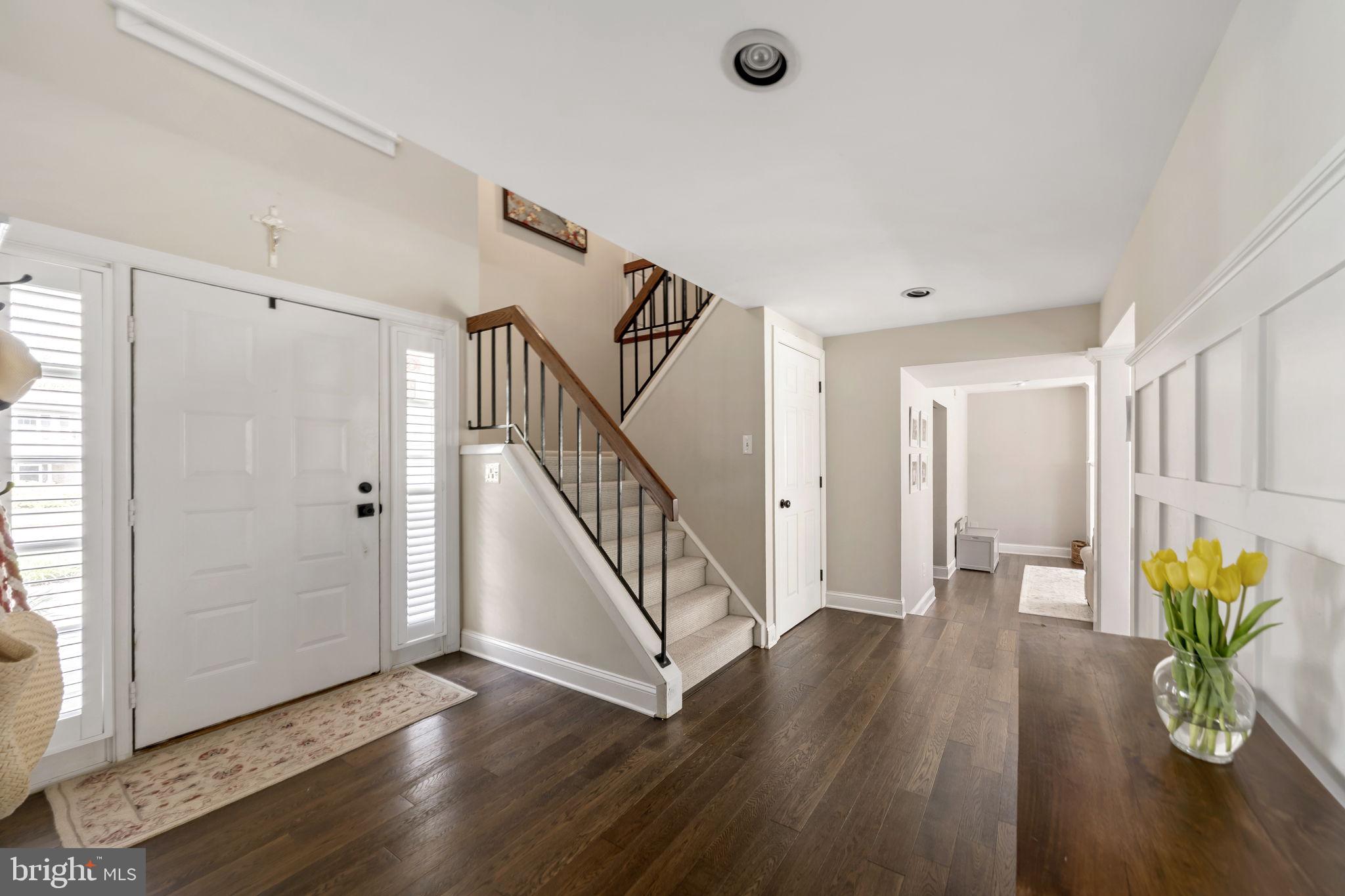 VILLAGE CIRCLE - Residential