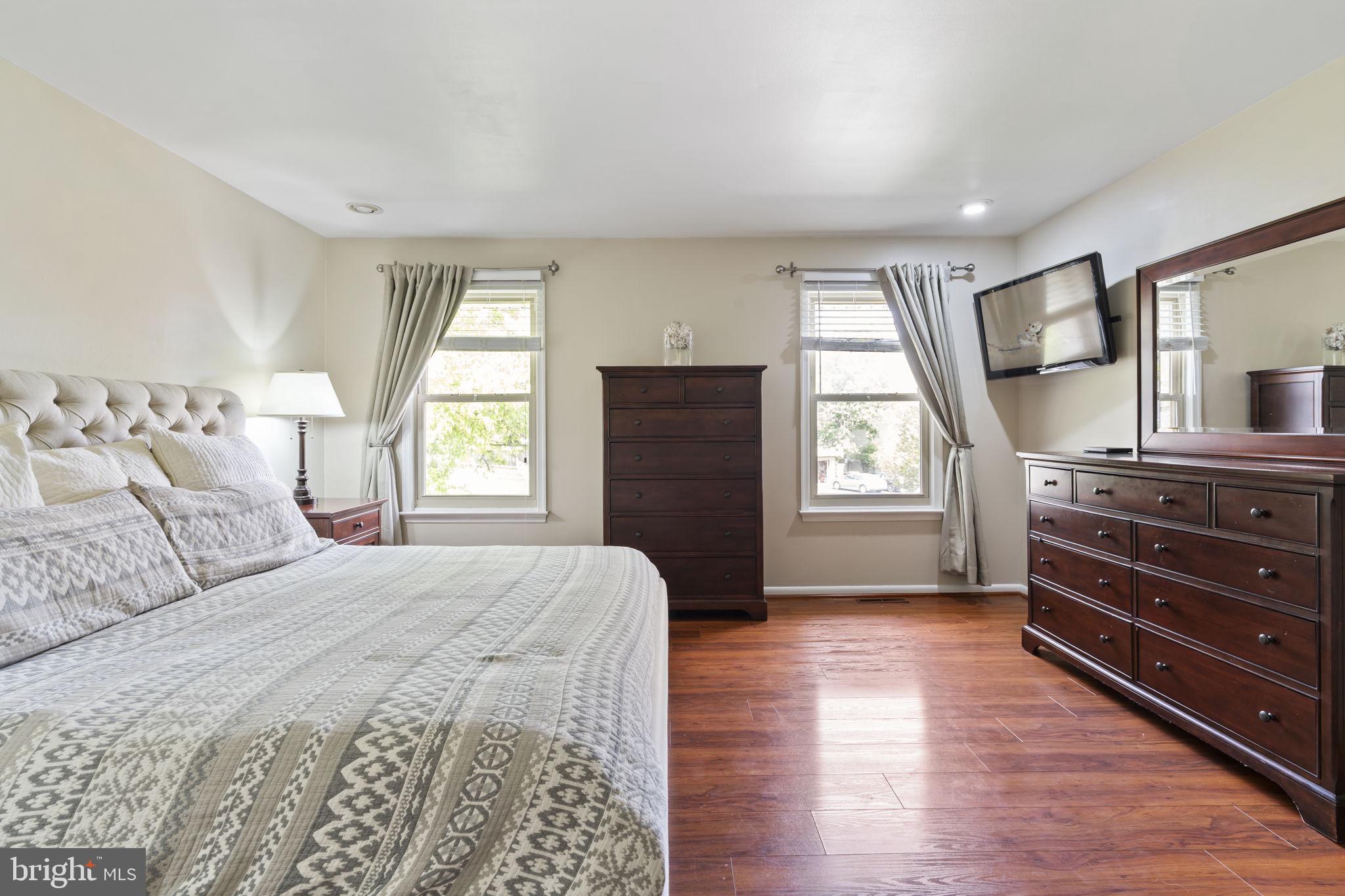 VILLAGE CIRCLE - Residential