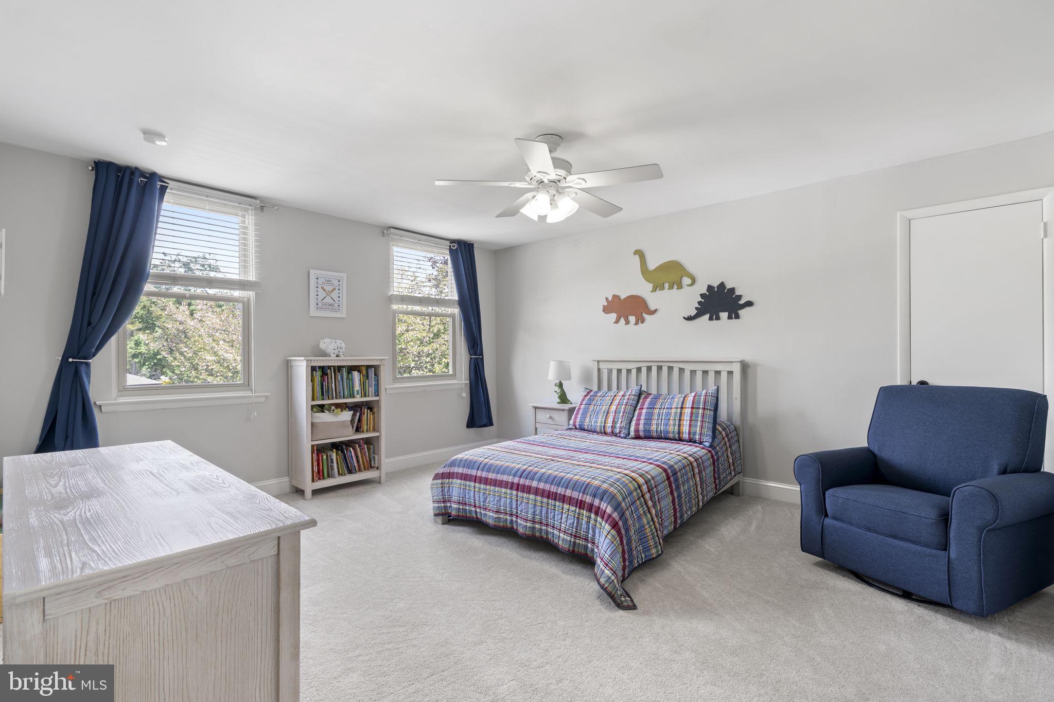 VILLAGE CIRCLE - Residential