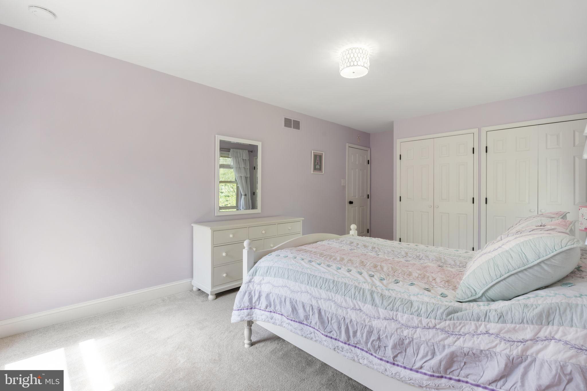 VILLAGE CIRCLE - Residential