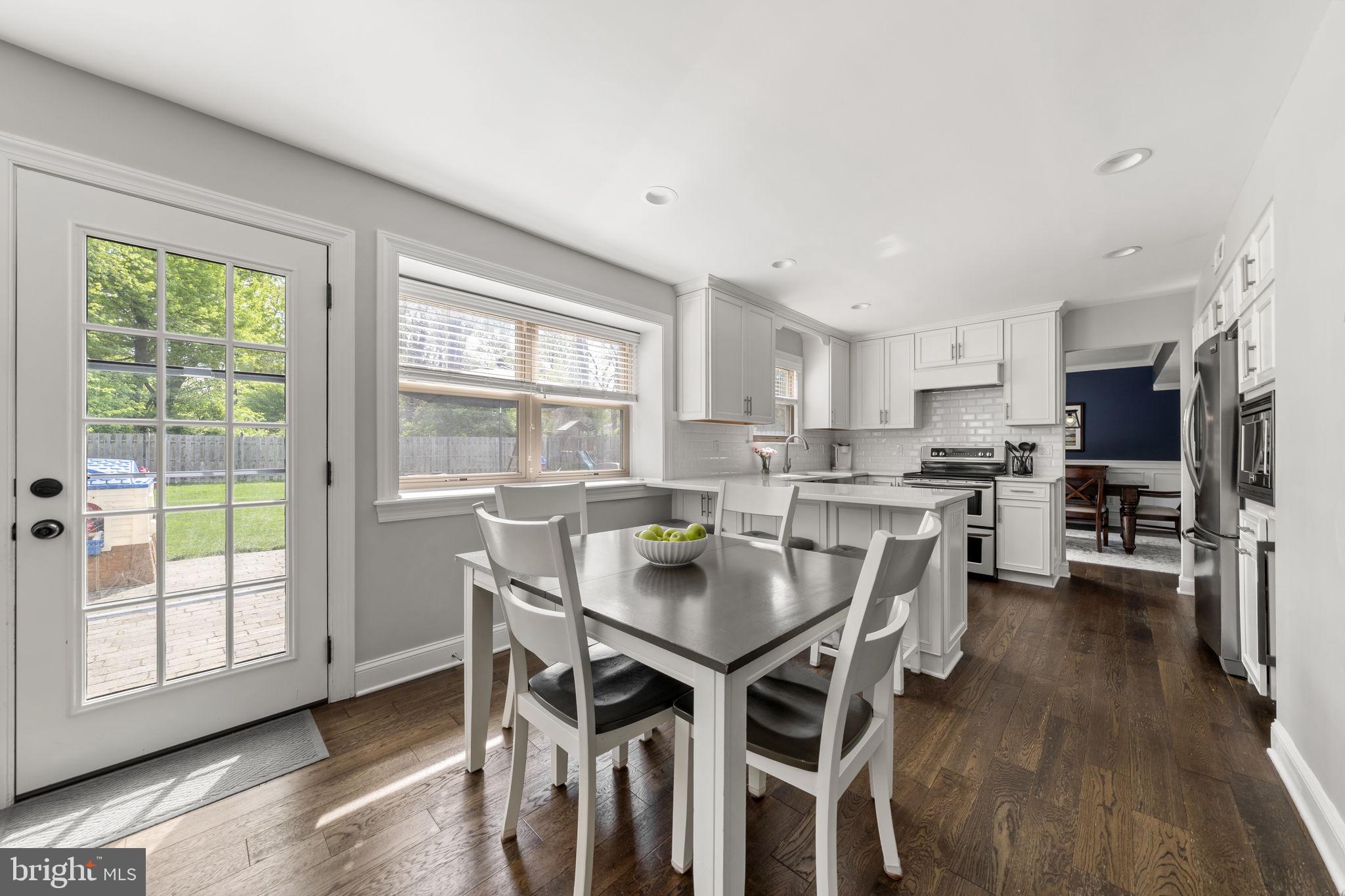 VILLAGE CIRCLE - Residential