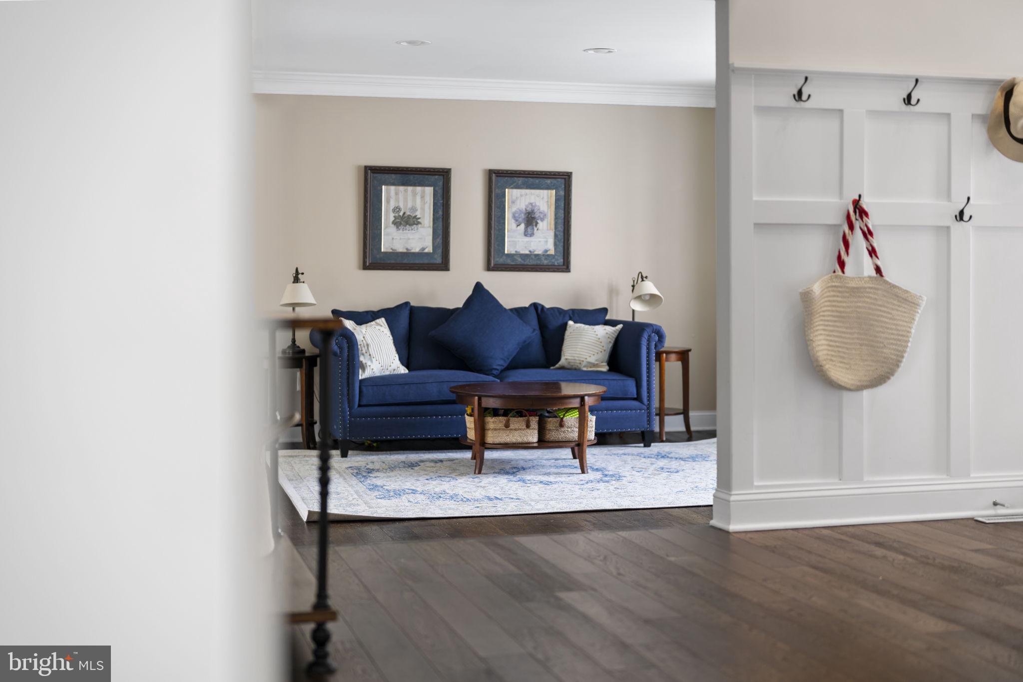 VILLAGE CIRCLE - Residential