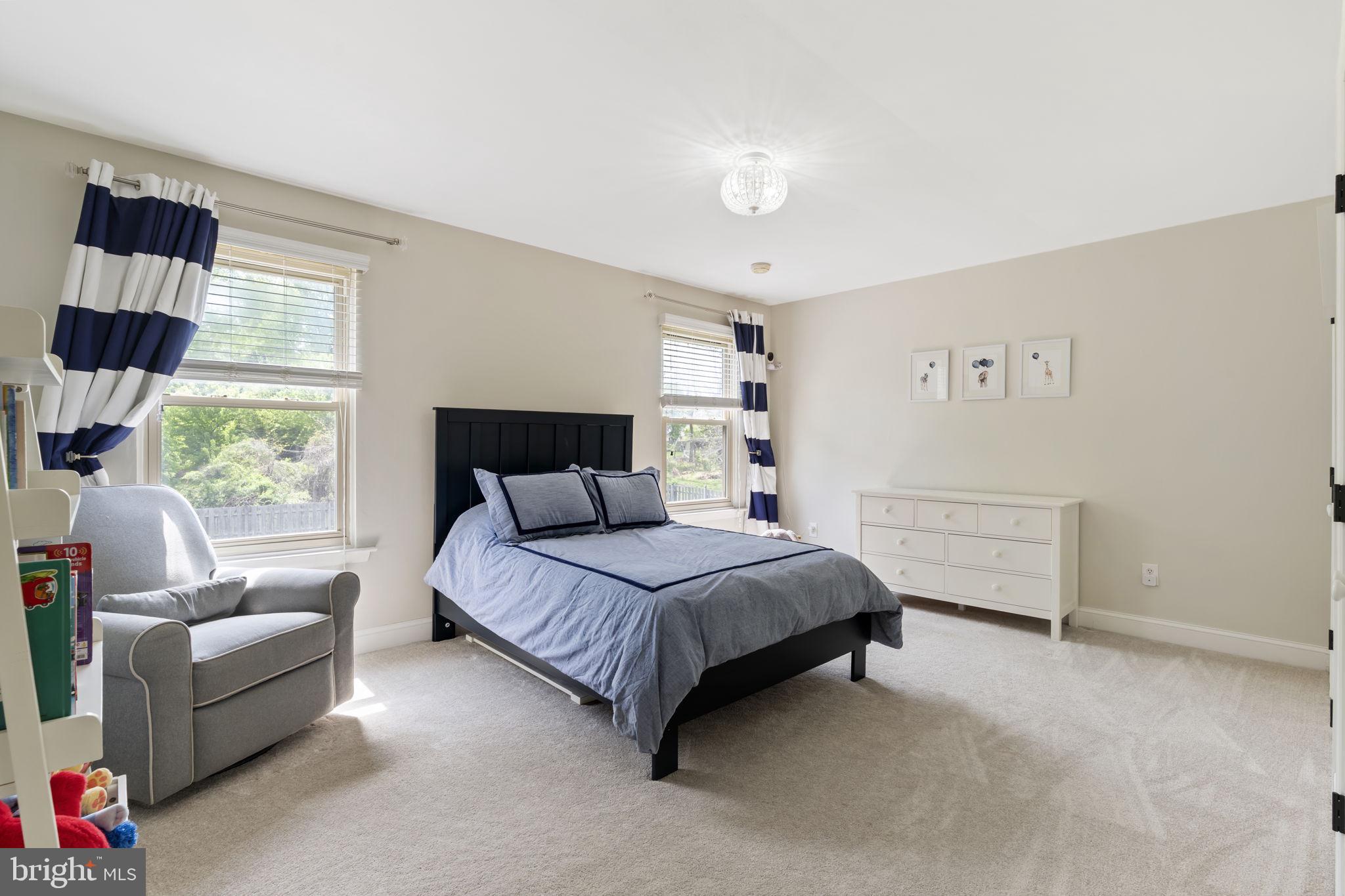 VILLAGE CIRCLE - Residential