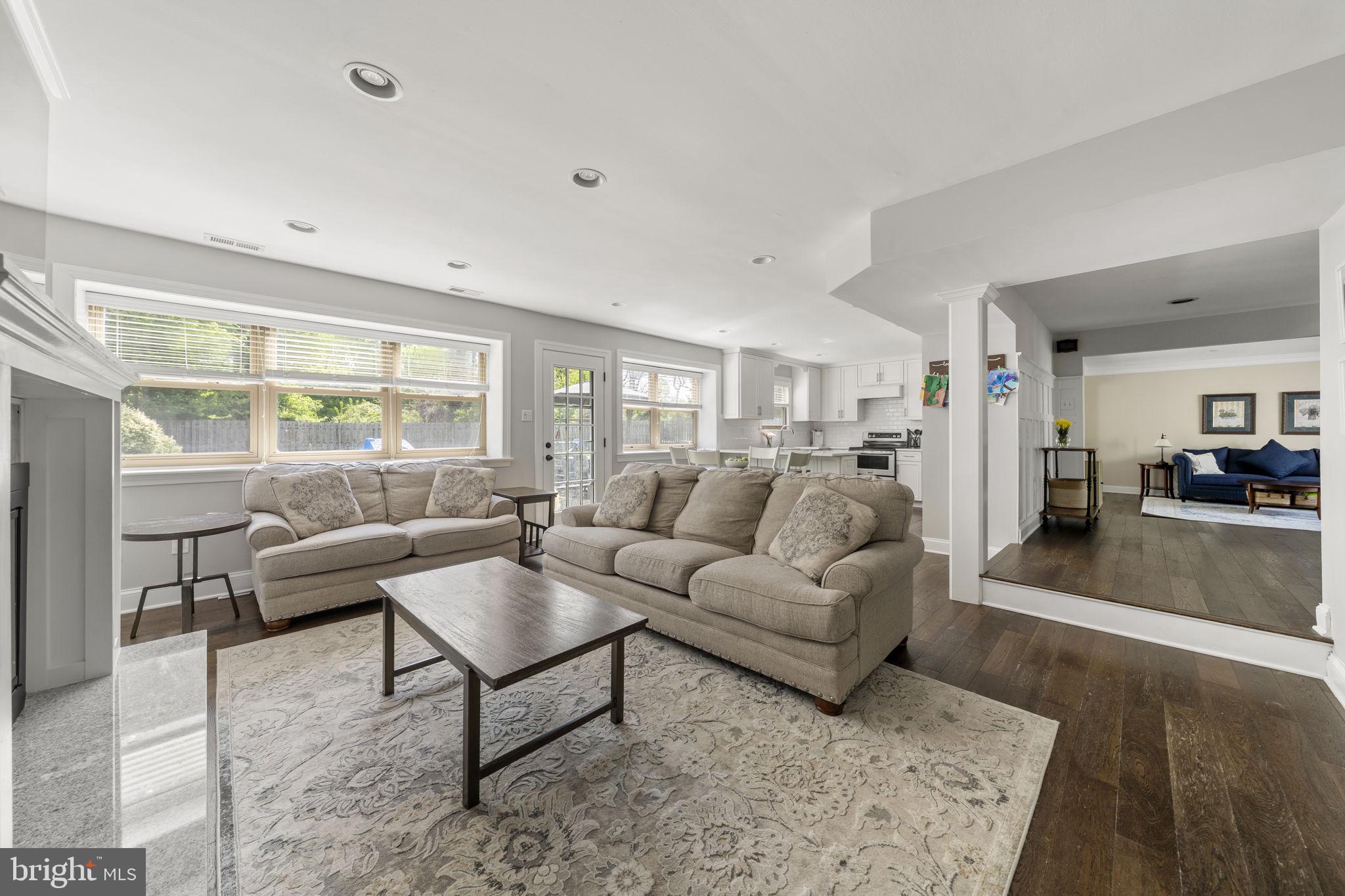 VILLAGE CIRCLE - Residential
